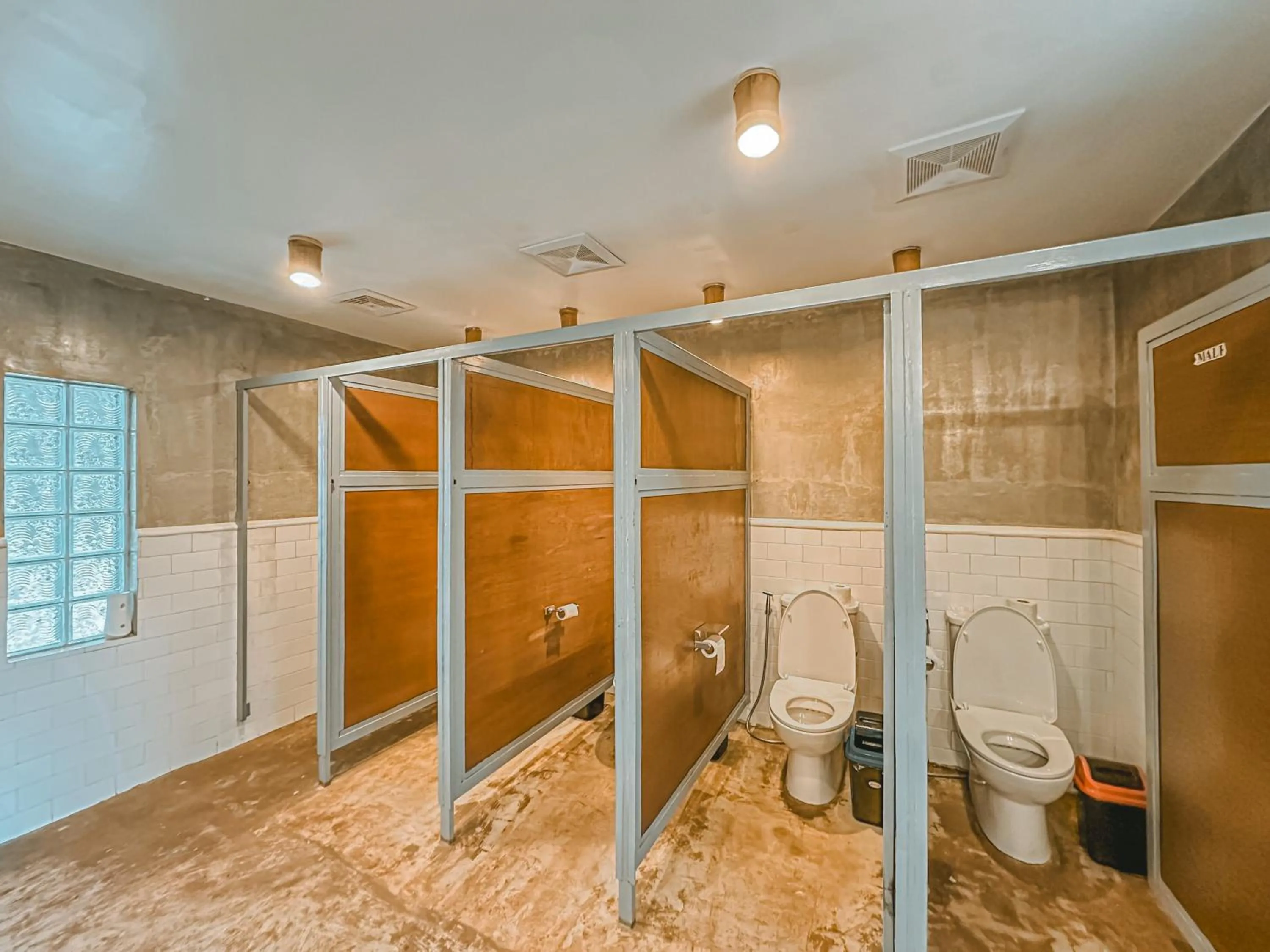 Toilet in Outpost Hostel - Coron