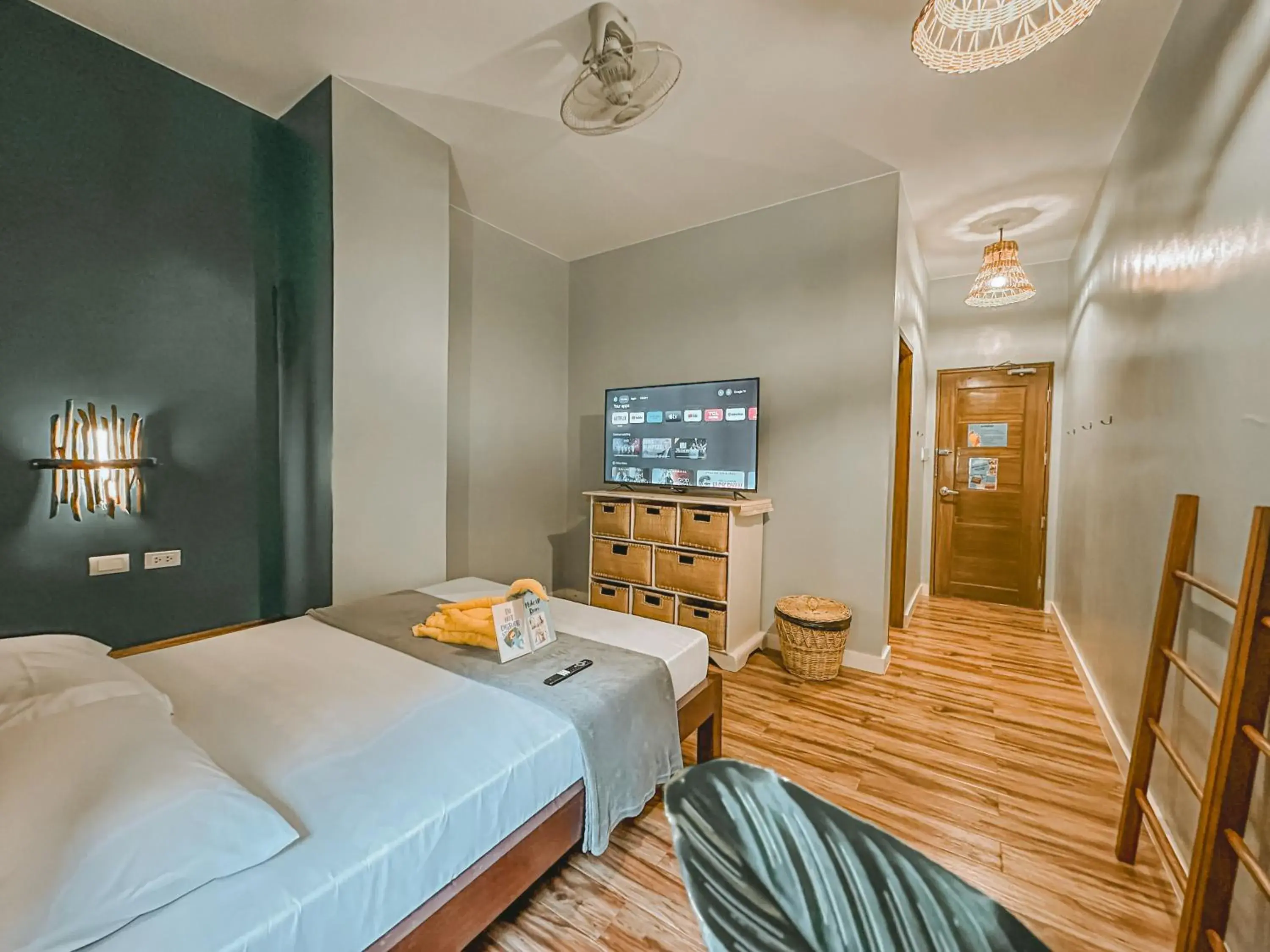 Superior Queen Room in Outpost Hostel - Coron Superior Queen Room in Outpost Hostel - Coron