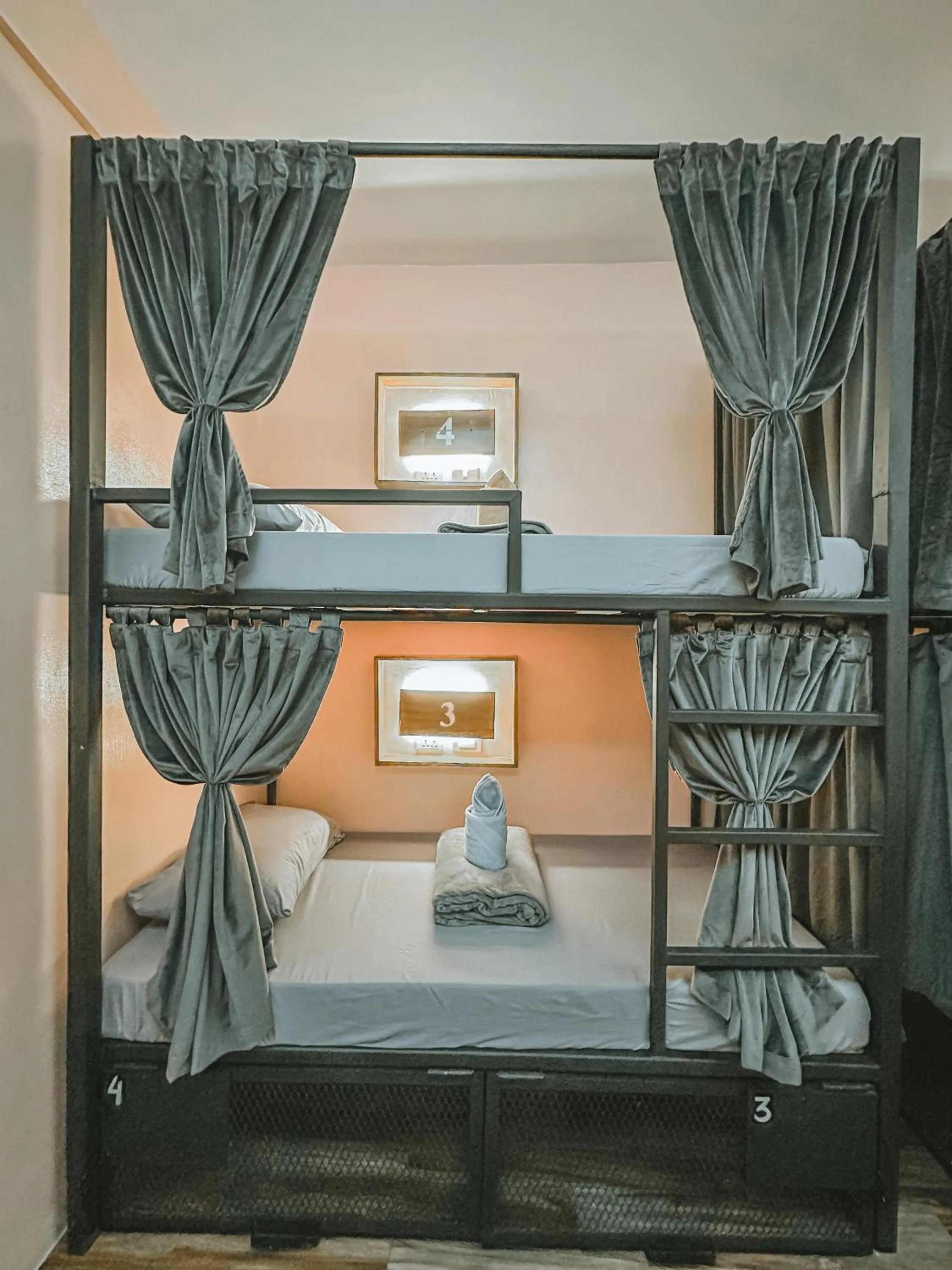 Bed in Outpost Hostel - Coron