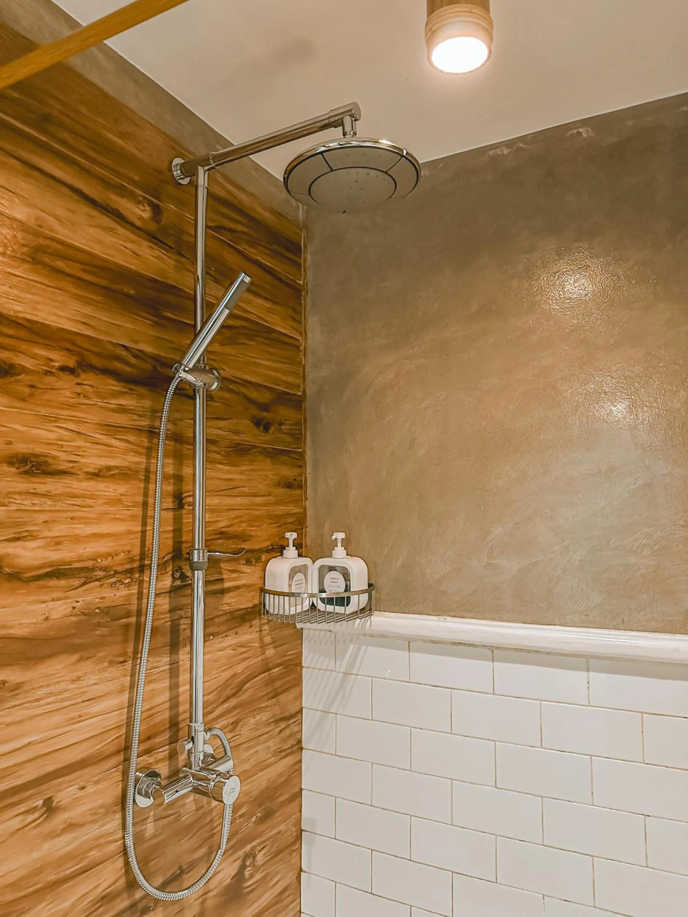 Shower in Outpost Hostel - Coron