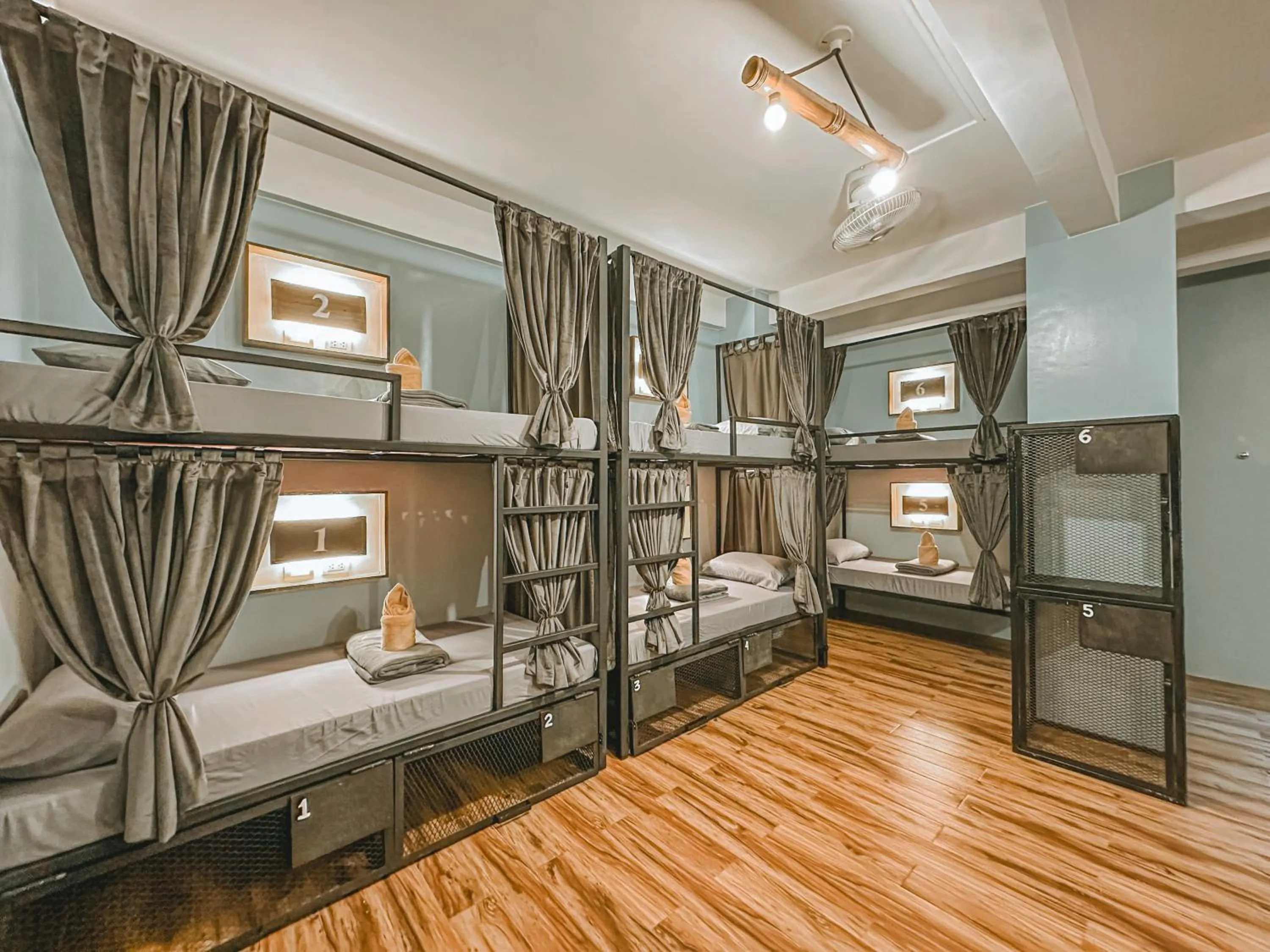 Bedroom, Bed in Outpost Hostel - Coron