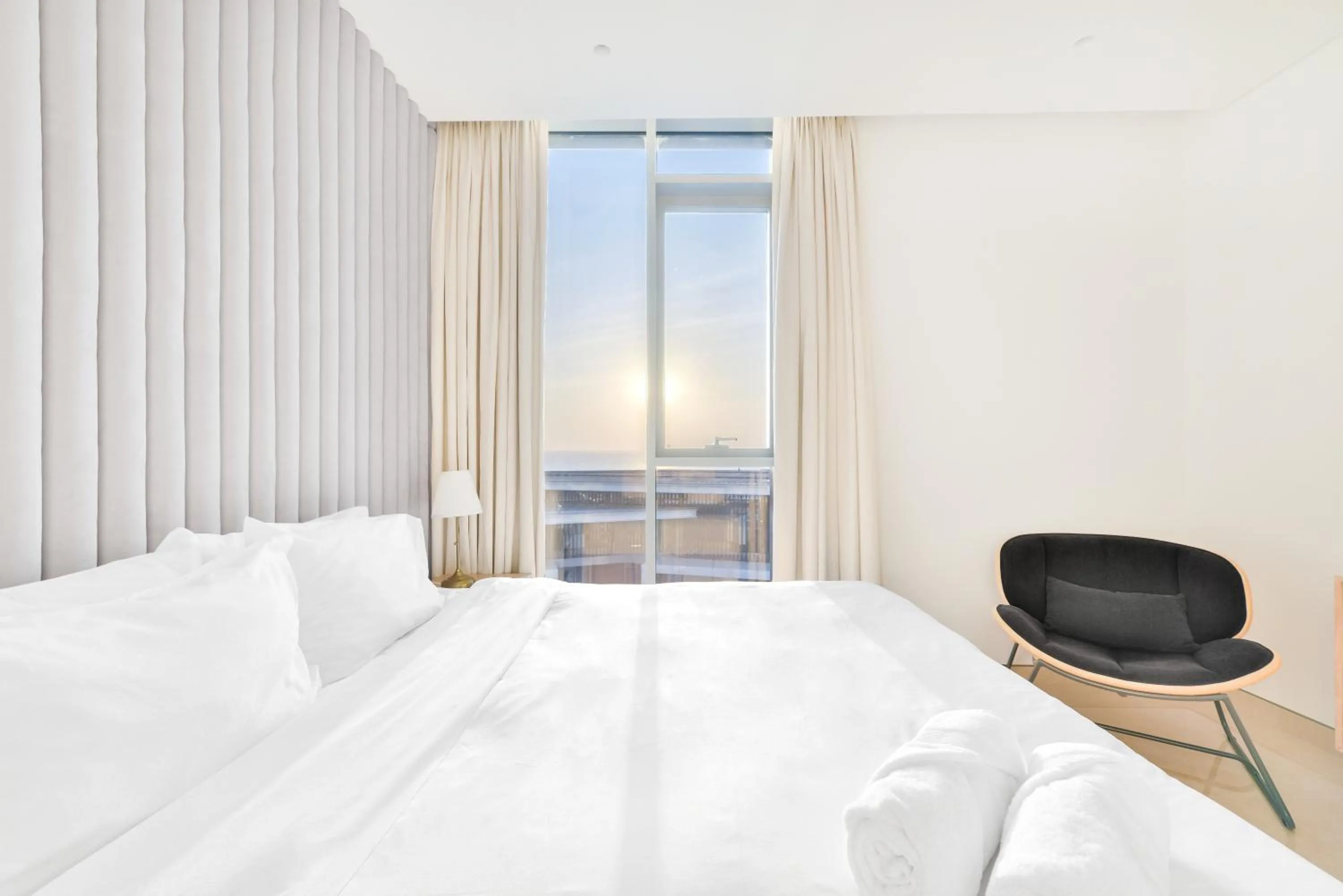 Bed in Posh 2 BR Oceanfront Apt in the Heart of Bluewaters Island