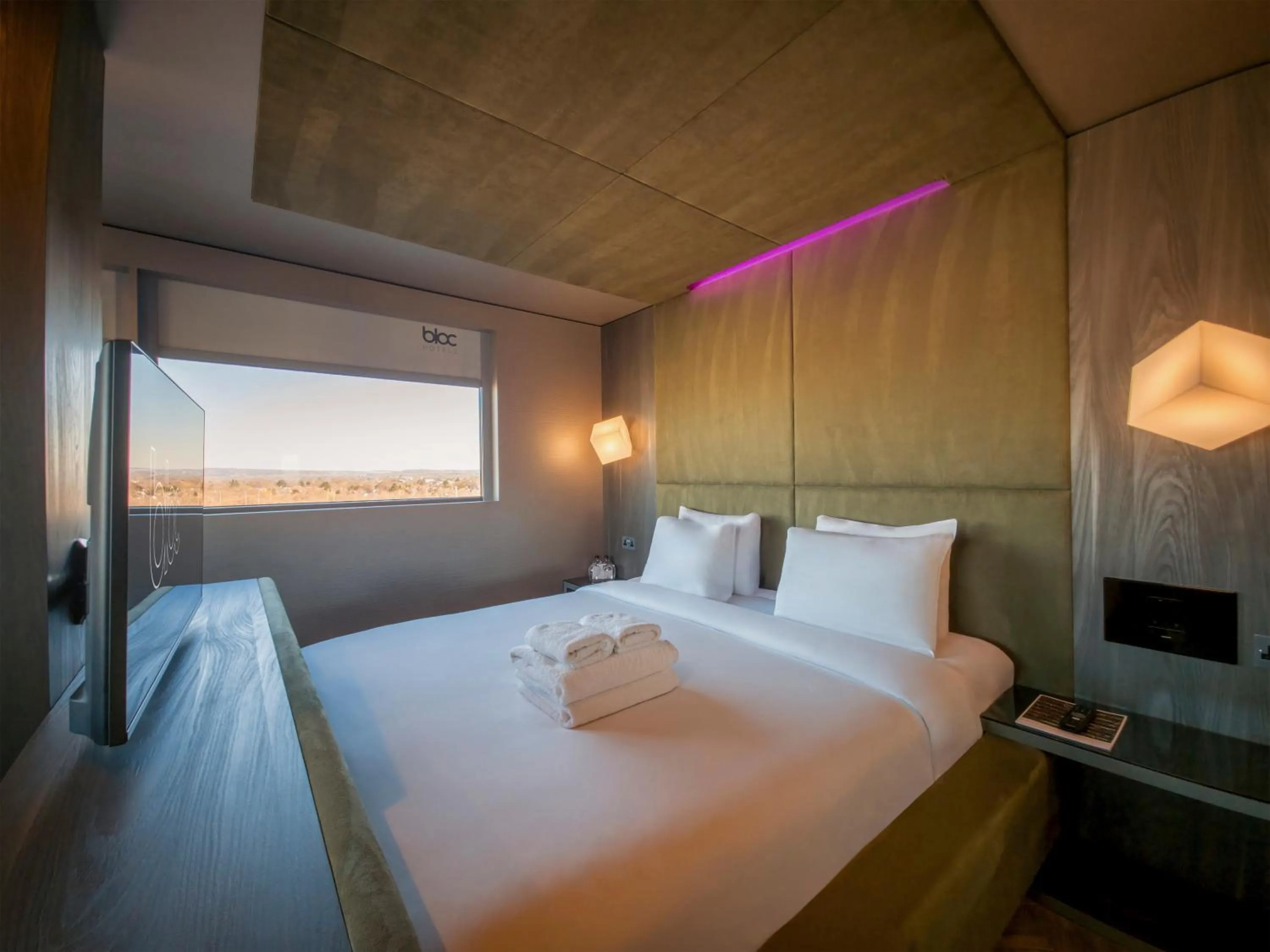 Bed in Bloc Hotel London Gatwick Airport