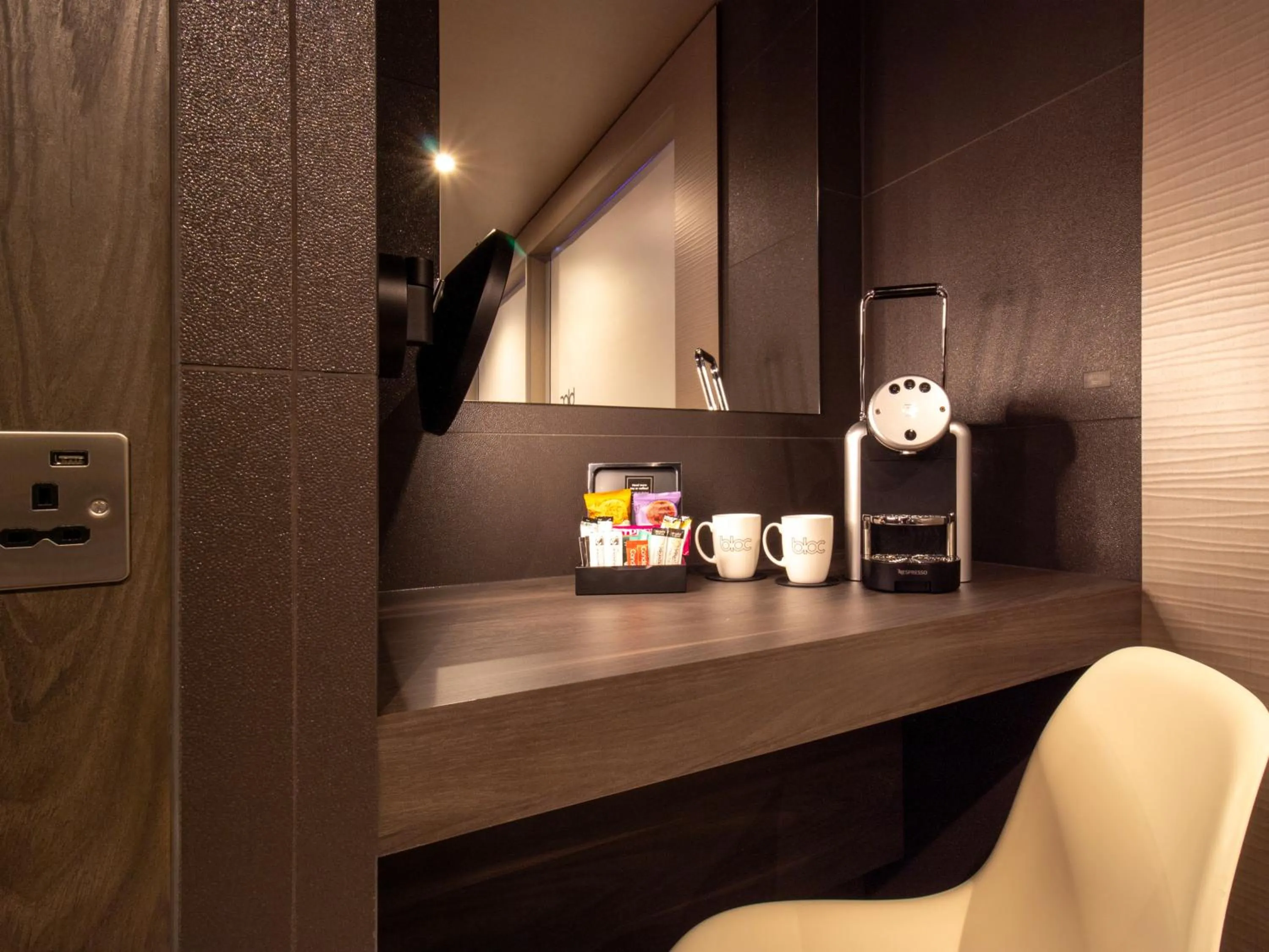 Coffee/tea facilities in Bloc Hotel London Gatwick Airport