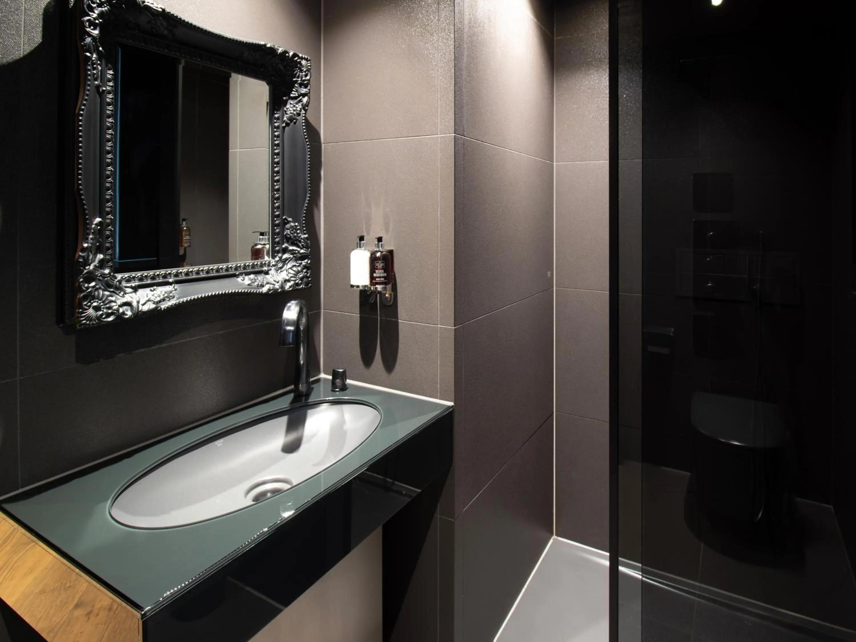 Shower in Bloc Hotel London Gatwick Airport
