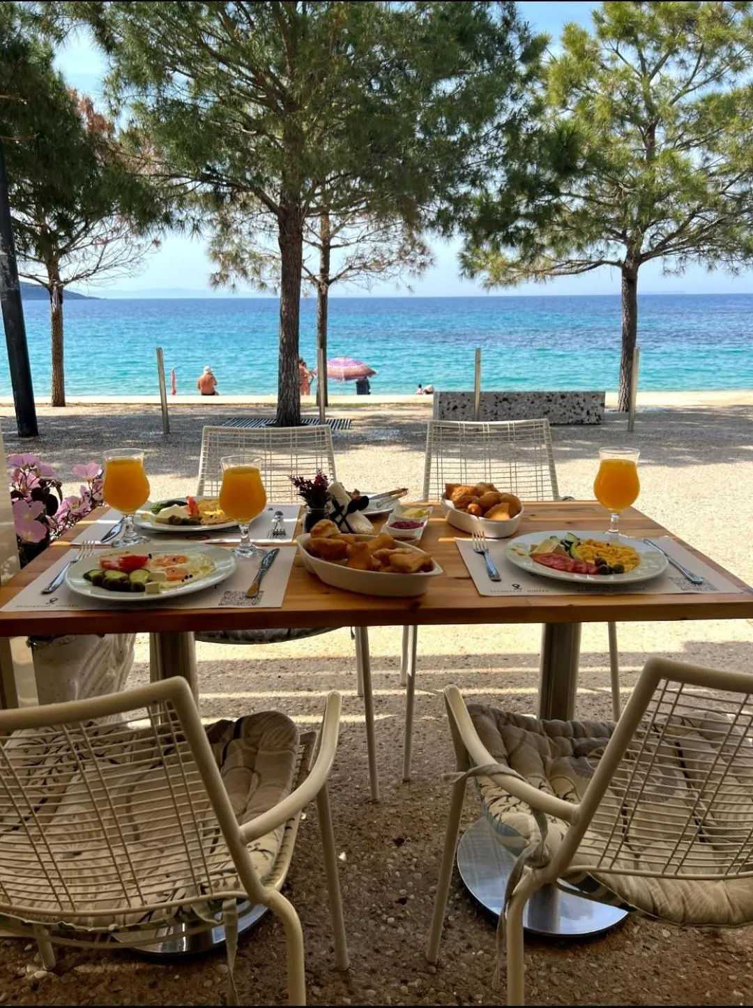 Restaurant/places to eat in Himara 28 Hotel