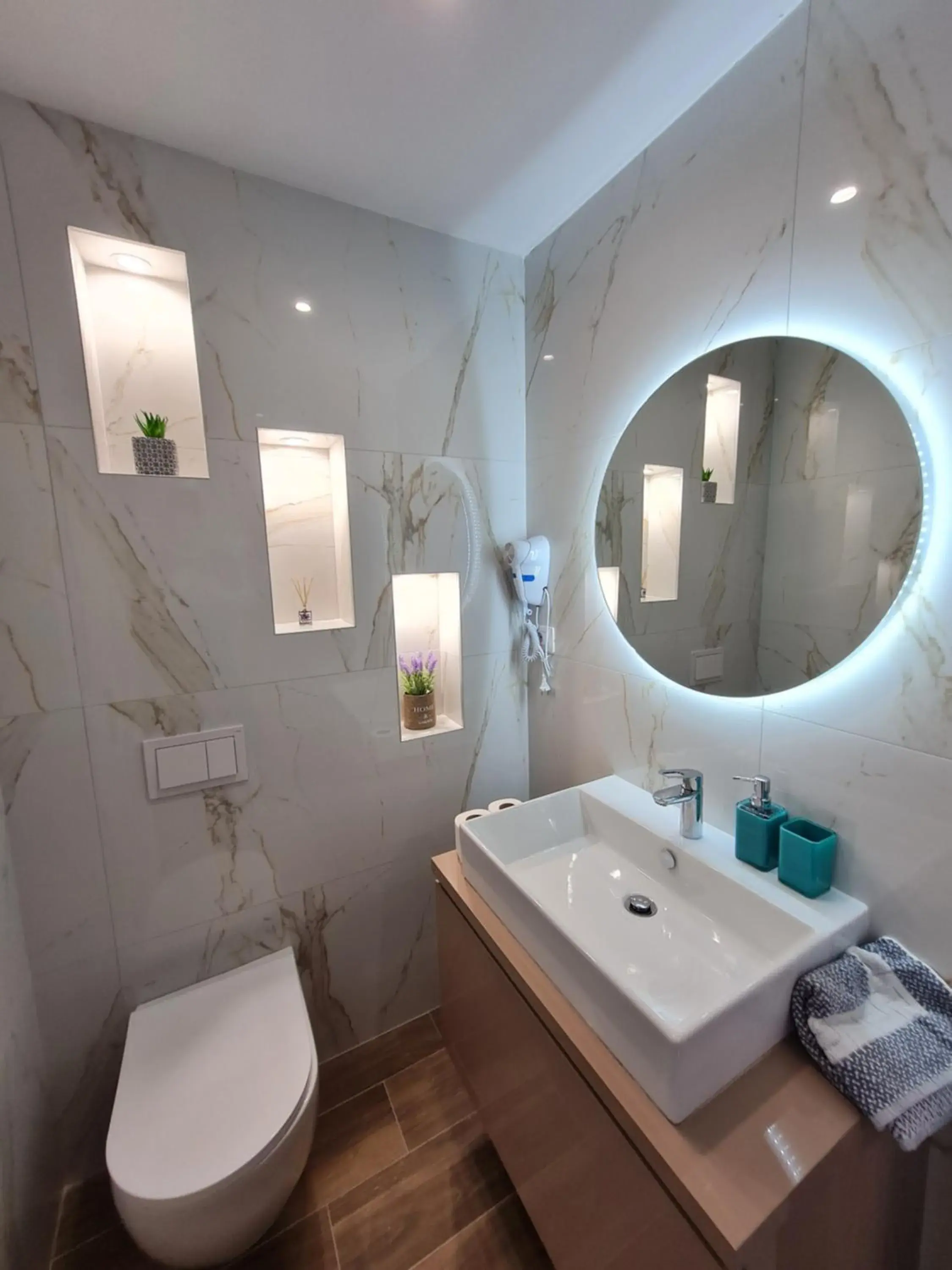 Triple Room with Balcony in Himara 28 Hotel Triple Room with Balcony in Himara 28 Hotel