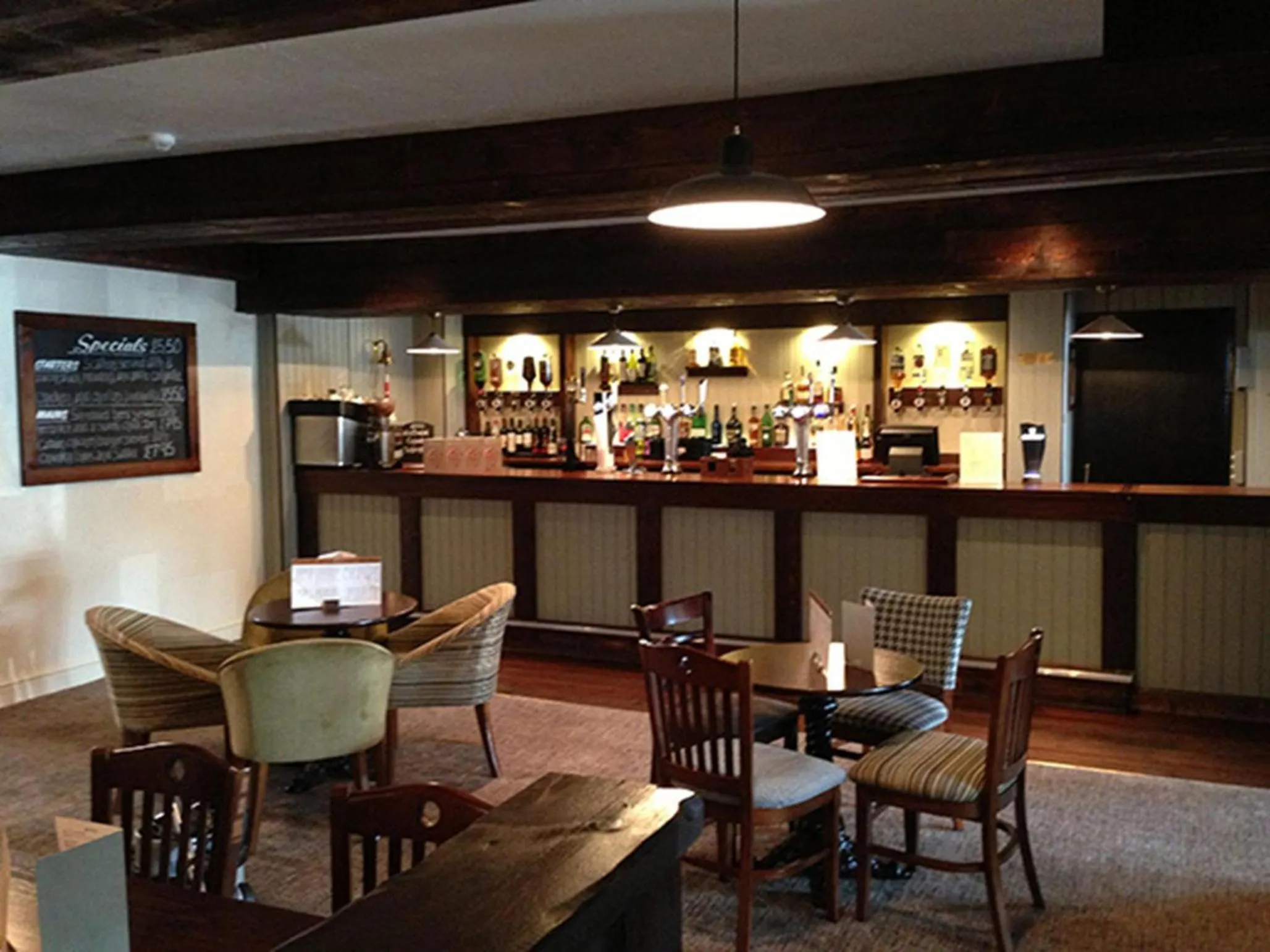 Lounge or bar in Beverley Inn & Hotel