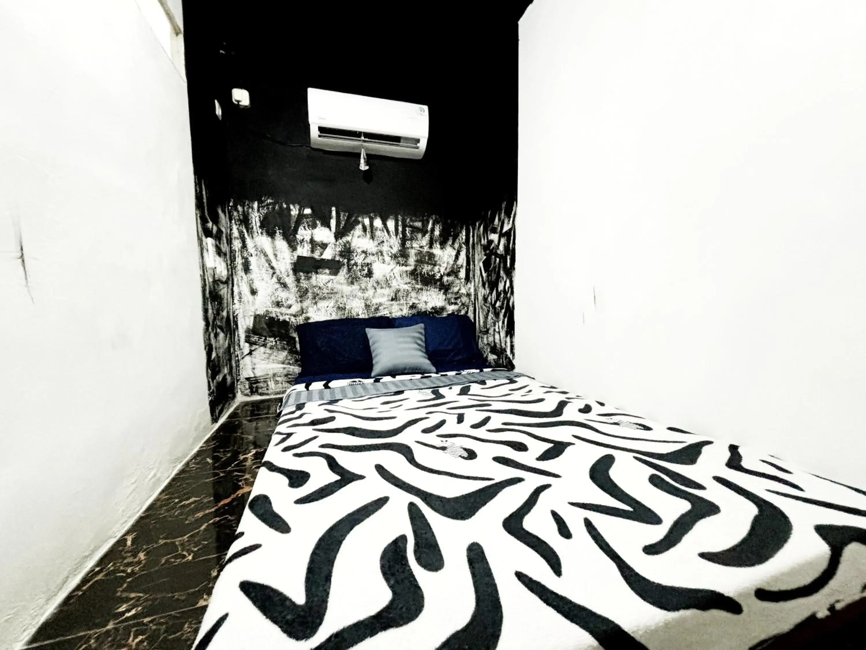 Economy Double or Twin Room in Kost Harian Semarang Murah Economy Double or Twin Room in Kost Harian Semarang Murah