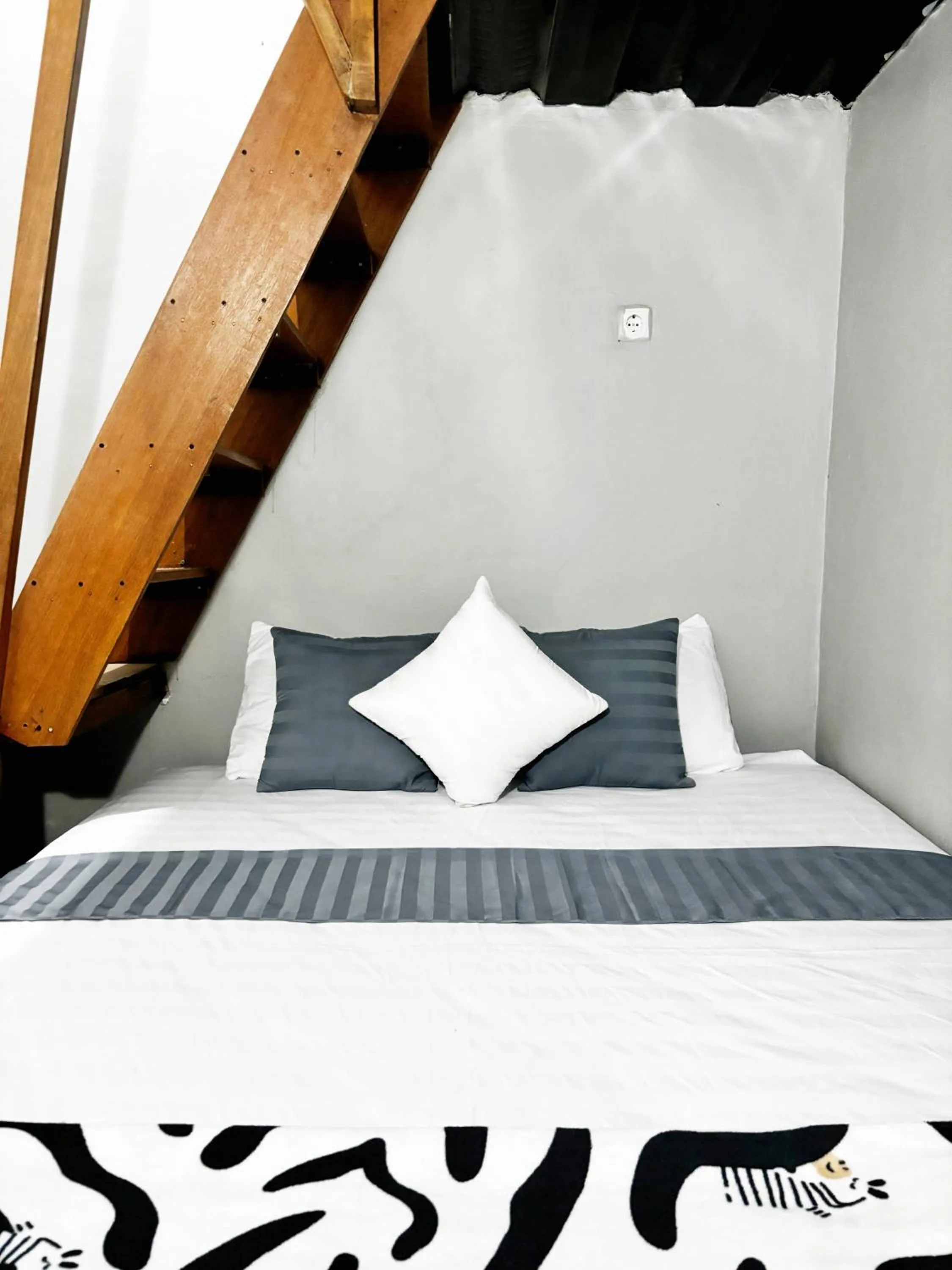 Bed in Kost Harian Semarang Murah