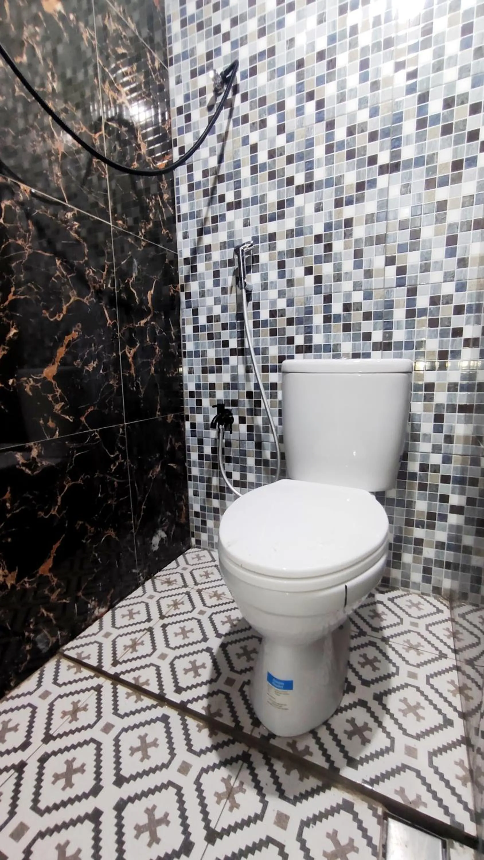 Bathroom in Kost Harian Semarang Murah