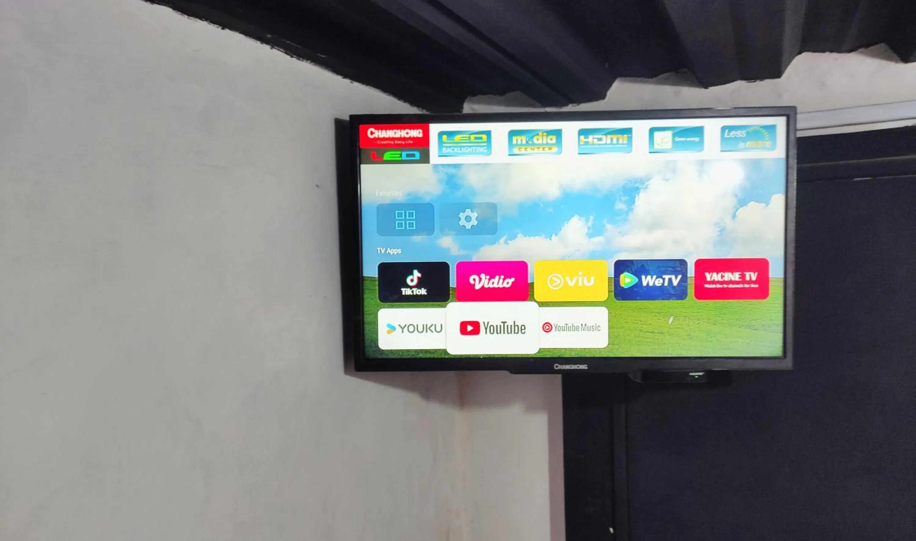 TV and multimedia in Kost Harian Semarang Murah