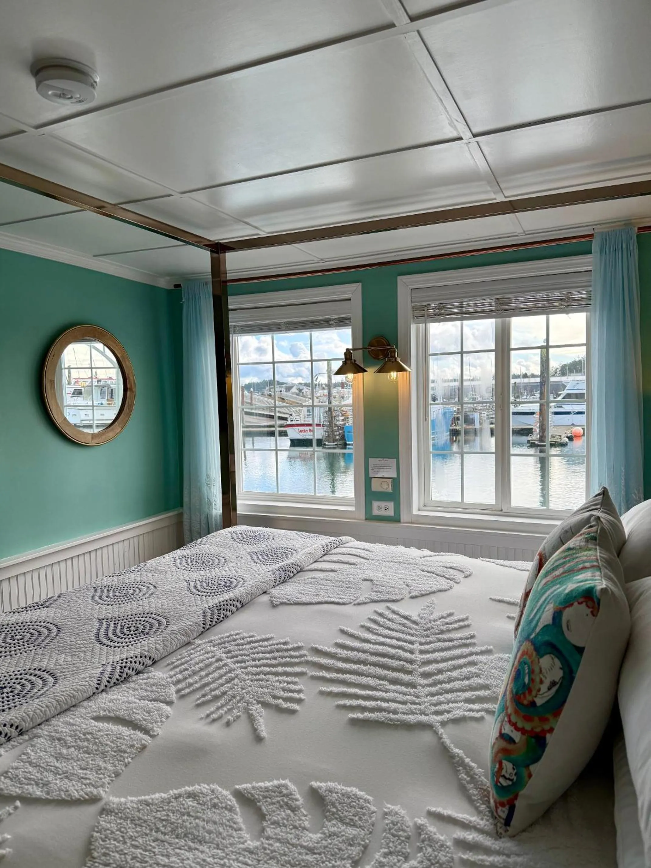 Bed in The Newport Belle