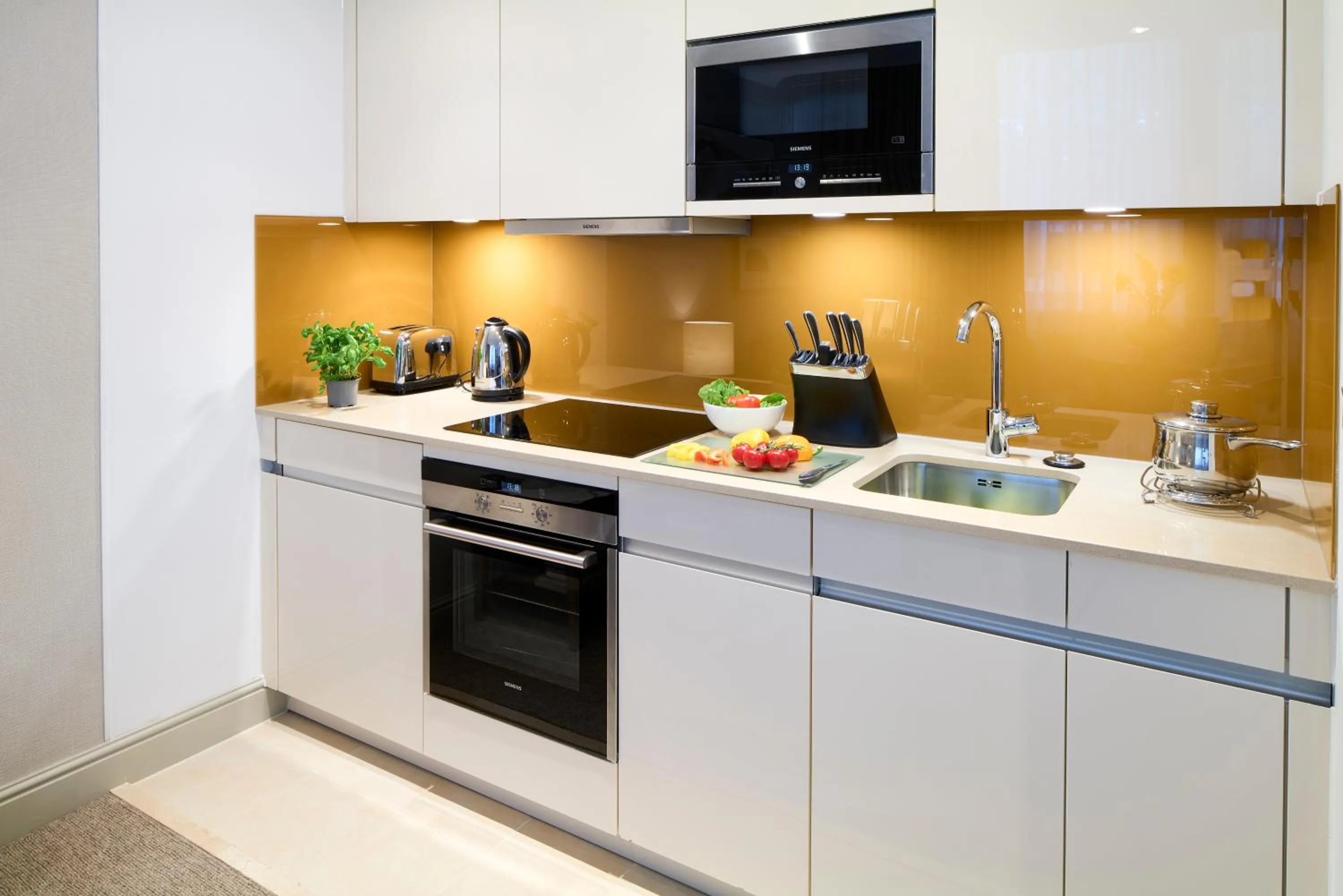 Kitchen or kitchenette in Cheval Calico House