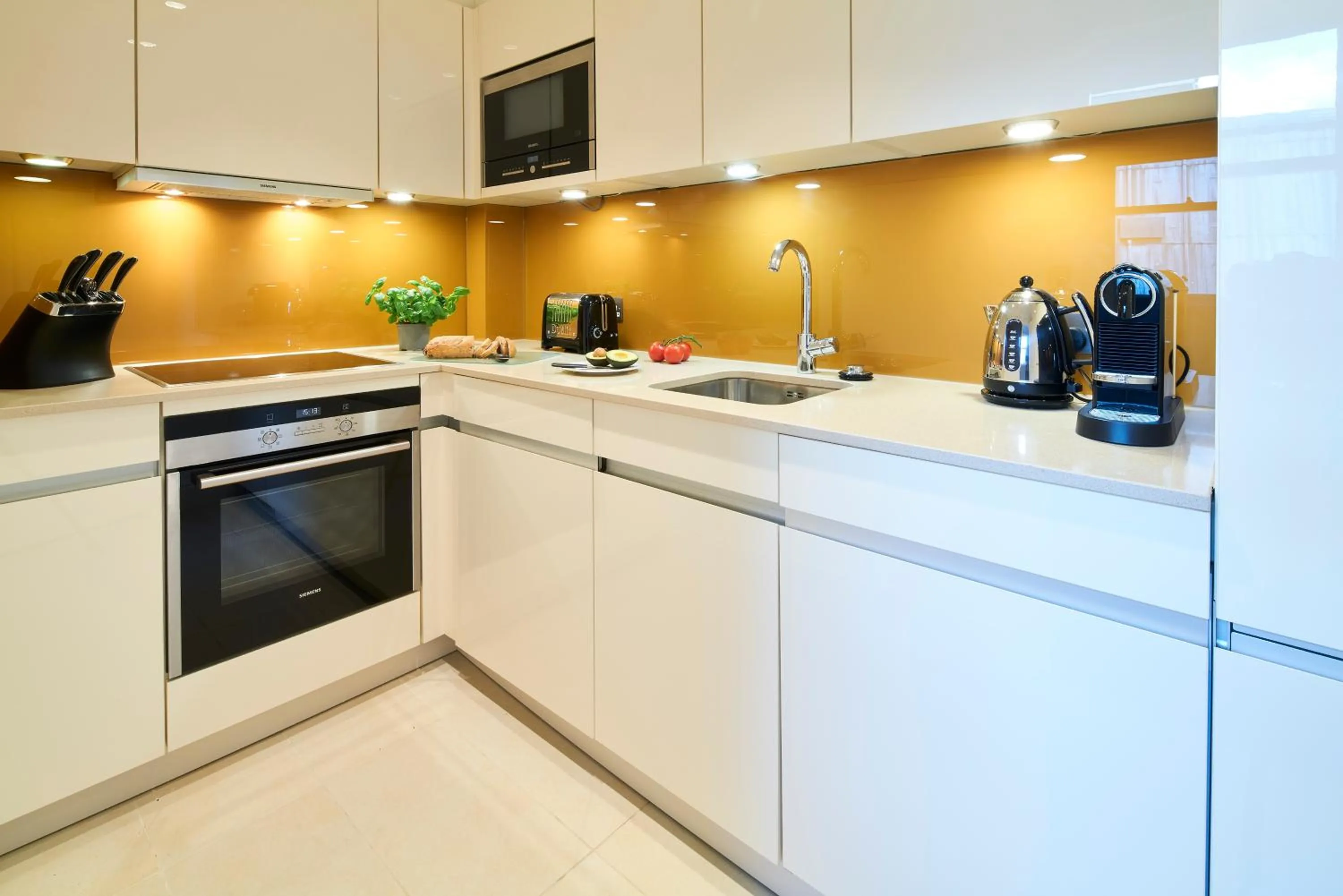 Coffee/tea facilities in Cheval Calico House