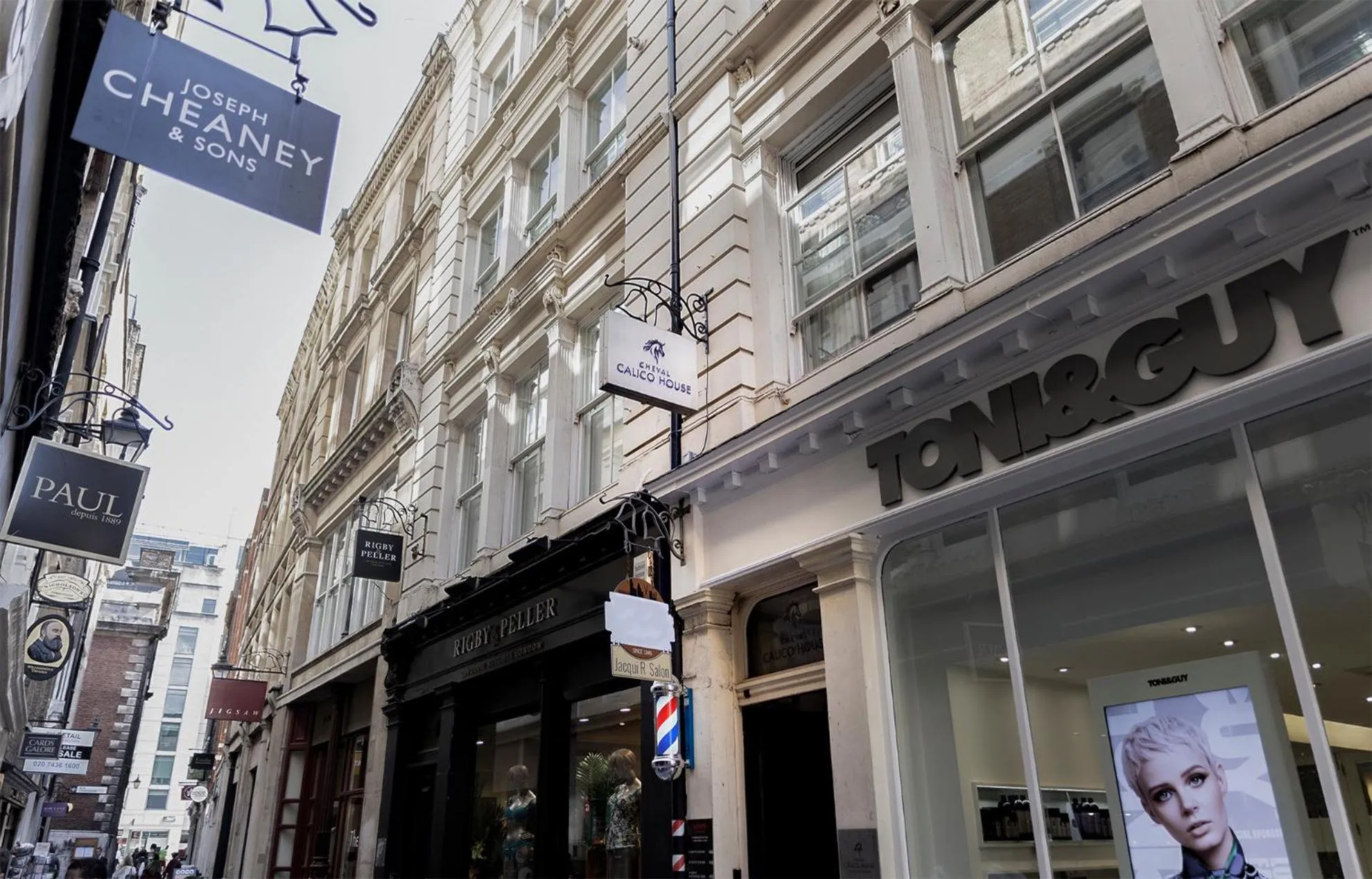 Facade/entrance in Cheval Calico House