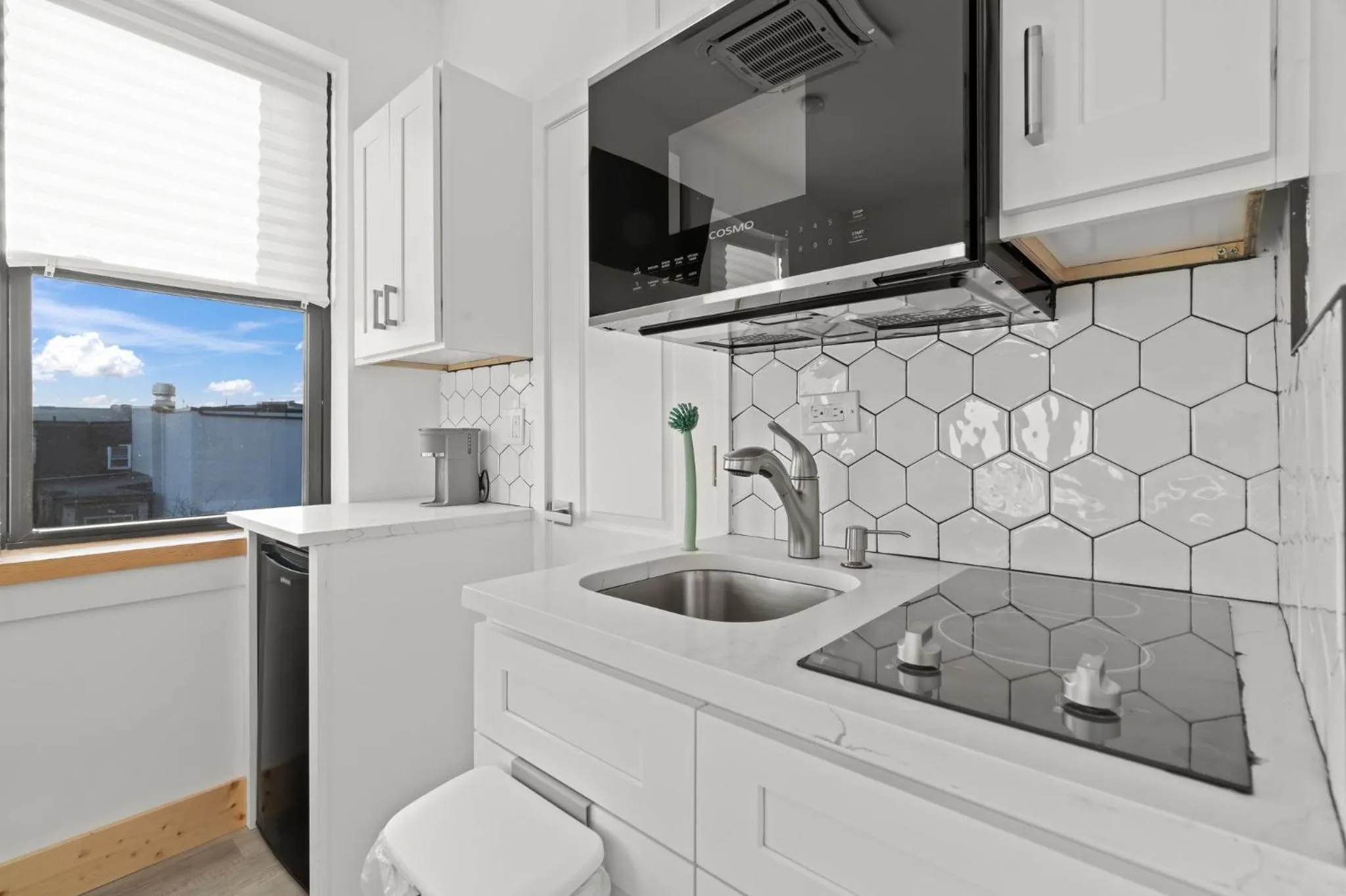 Kitchen or kitchenette in Goodseed Suites Philadephia Center