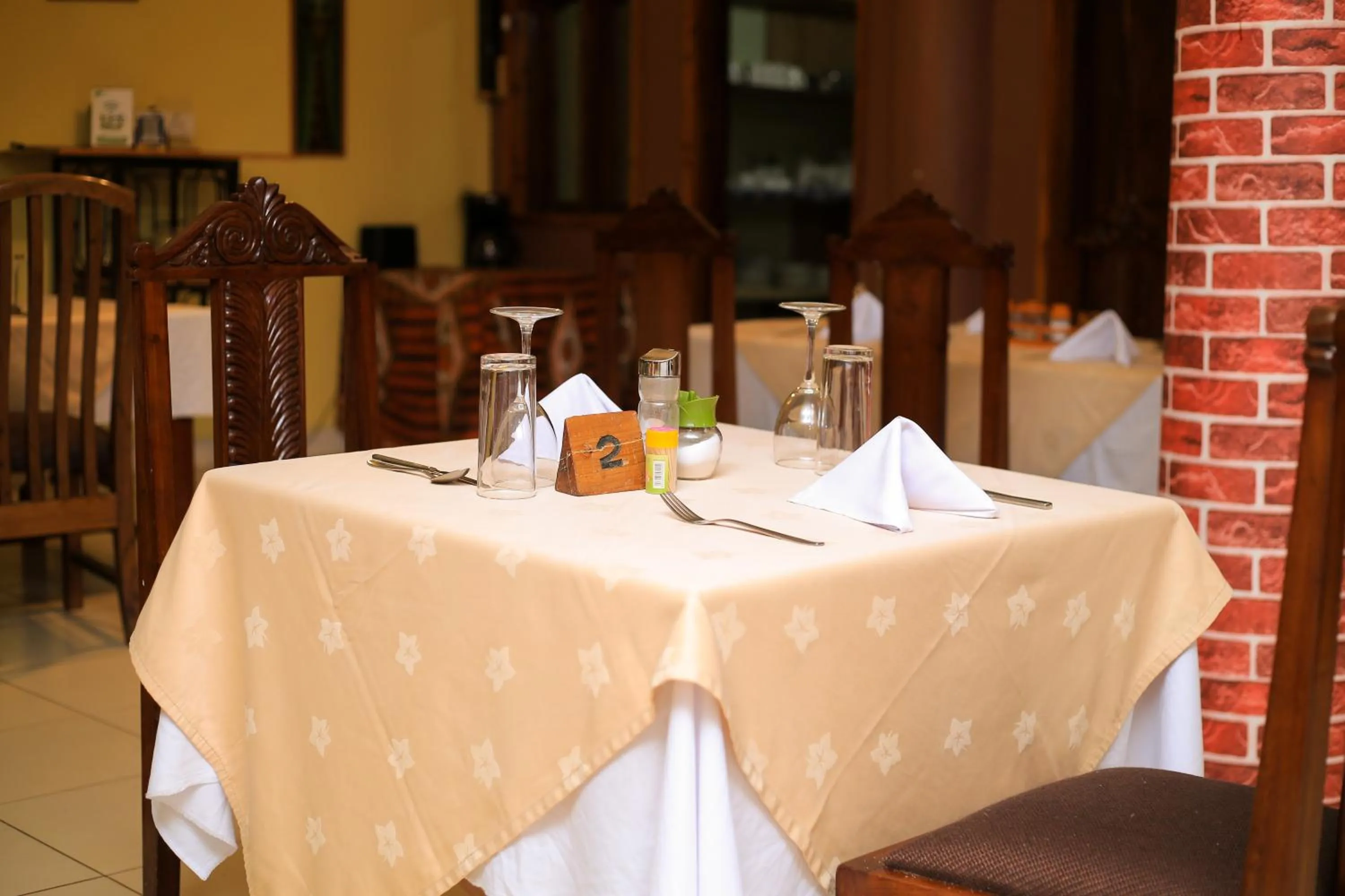 Restaurant/places to eat in LUSHOTO EXECUTIVE LODGE