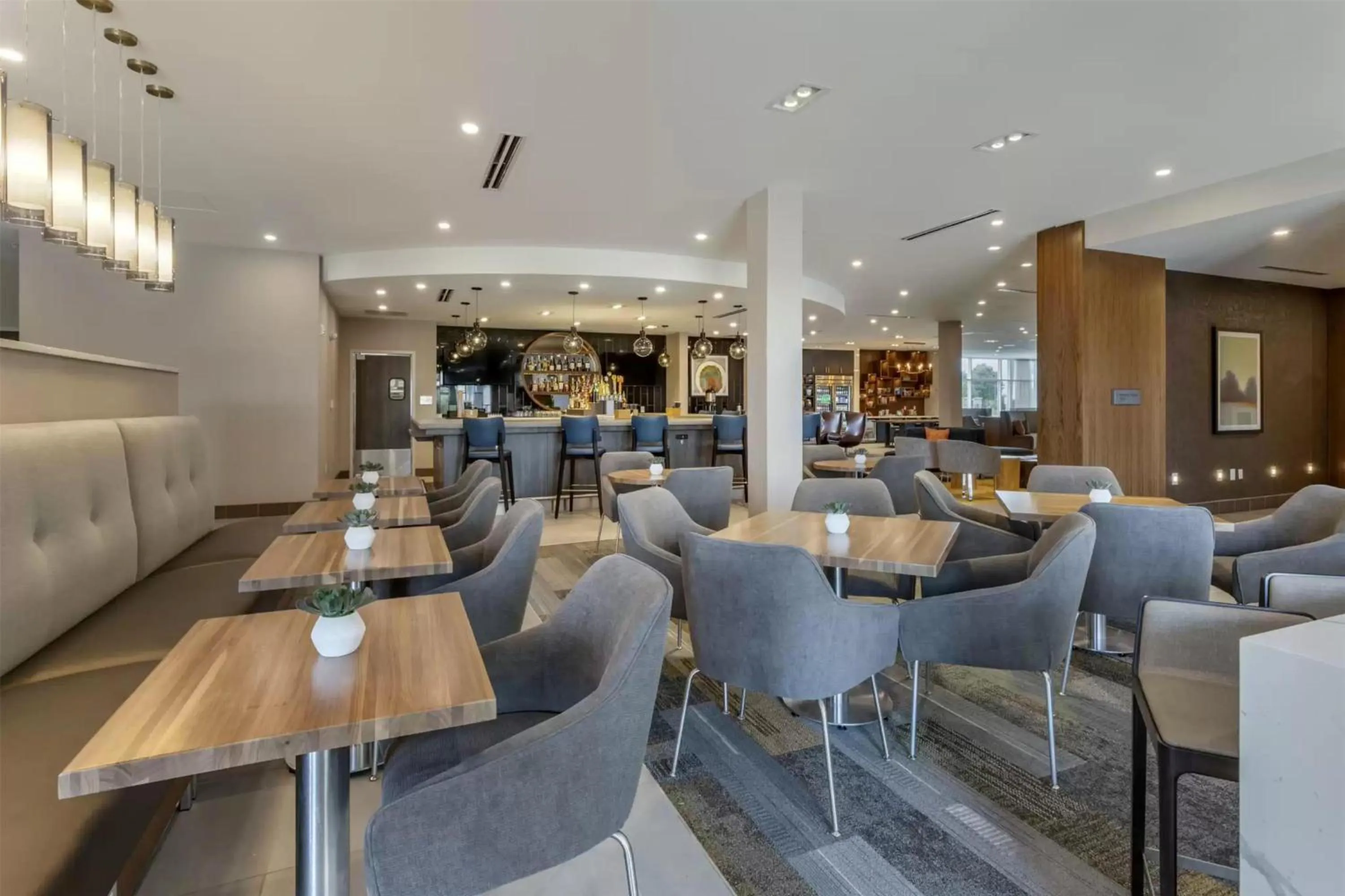 Restaurant/places to eat in DoubleTree by Hilton Greenville Woodruff Road