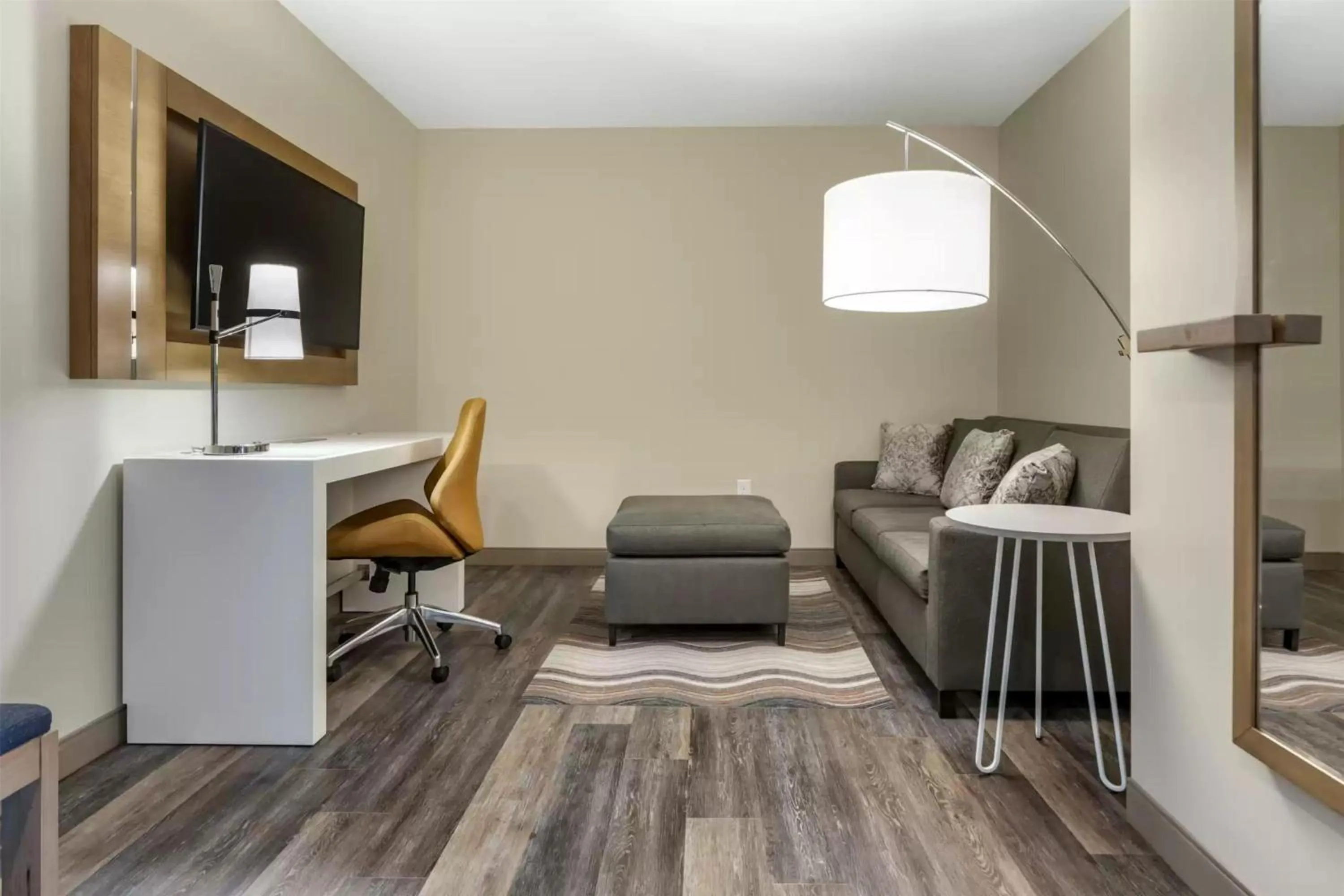 Living room in DoubleTree by Hilton Greenville Woodruff Road