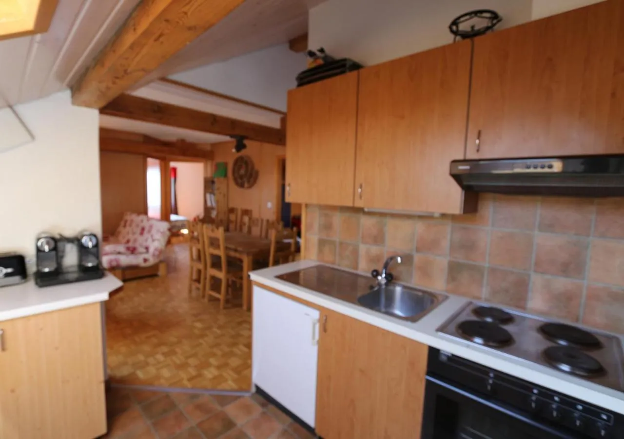 Kitchen or kitchenette in Maison de Montagne de Bretaye accès par le train arrêt Bouquetin