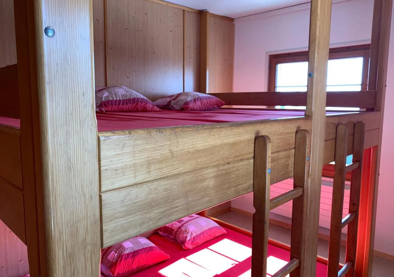 bunk bed, Bed in Maison de Montagne de Bretaye accès par le train arrêt Bouquetin