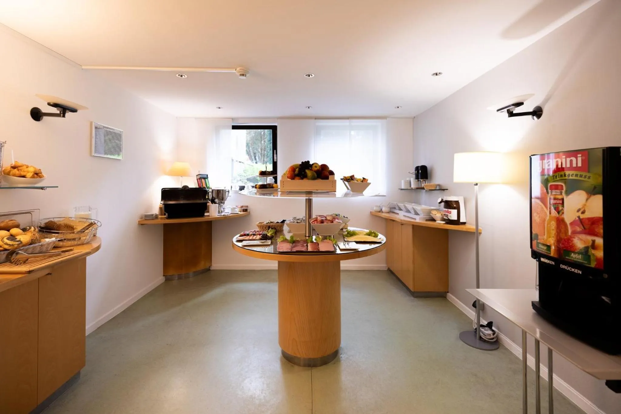 Restaurant/places to eat in Garner Hotel Cologne East by IHG