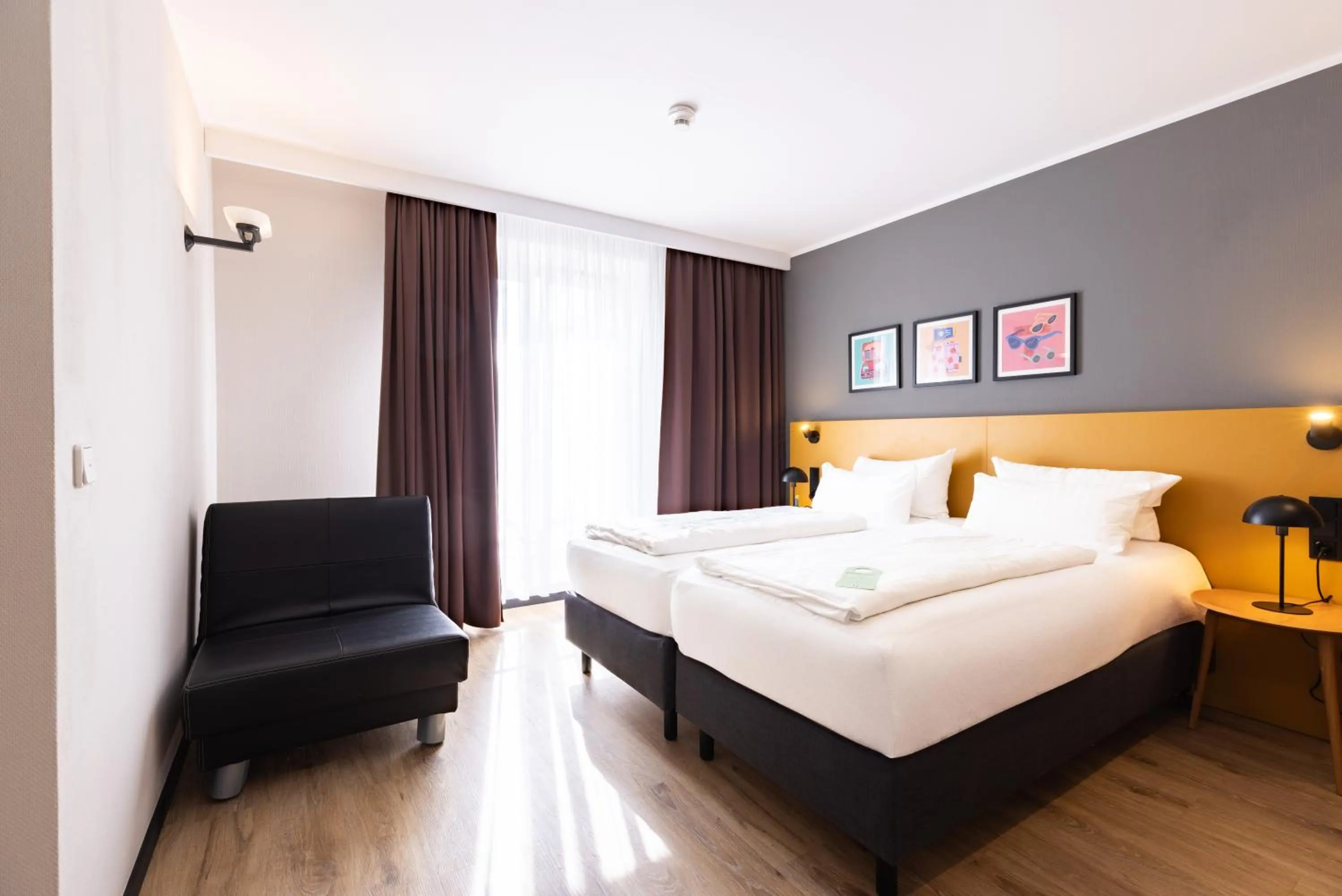 Photo of the whole room, Bed in Garner Hotel Cologne East by IHG