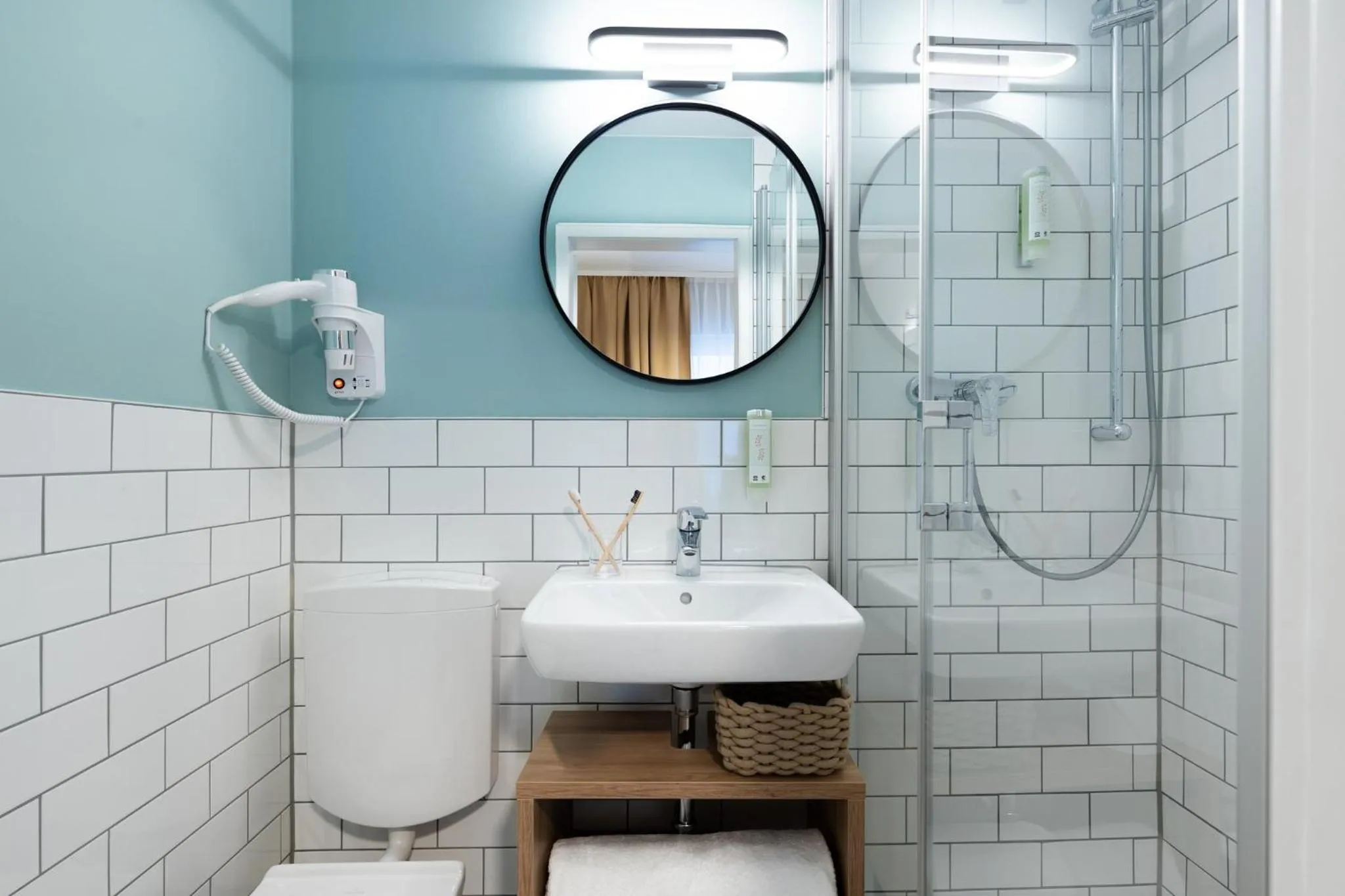 Bathroom in Garner Hotel Cologne East by IHG