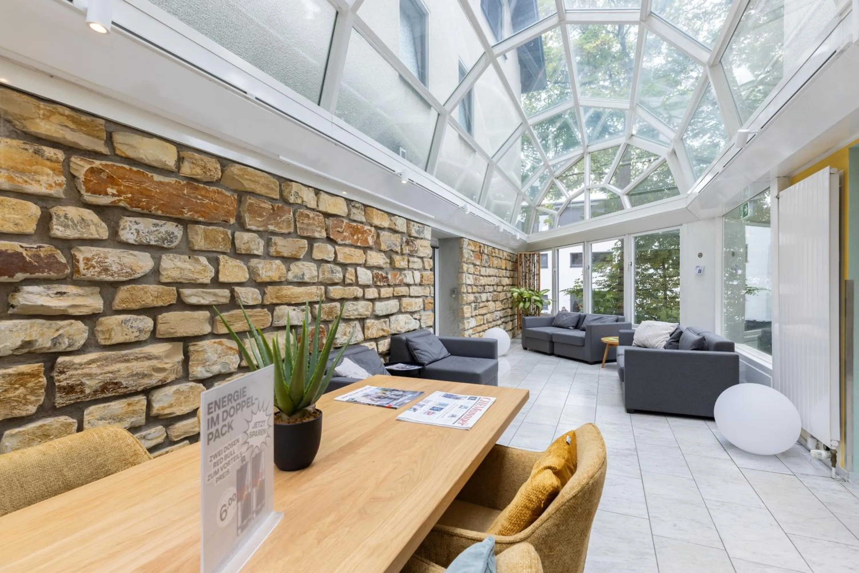 Lobby or reception in Garner Hotel Cologne East by IHG