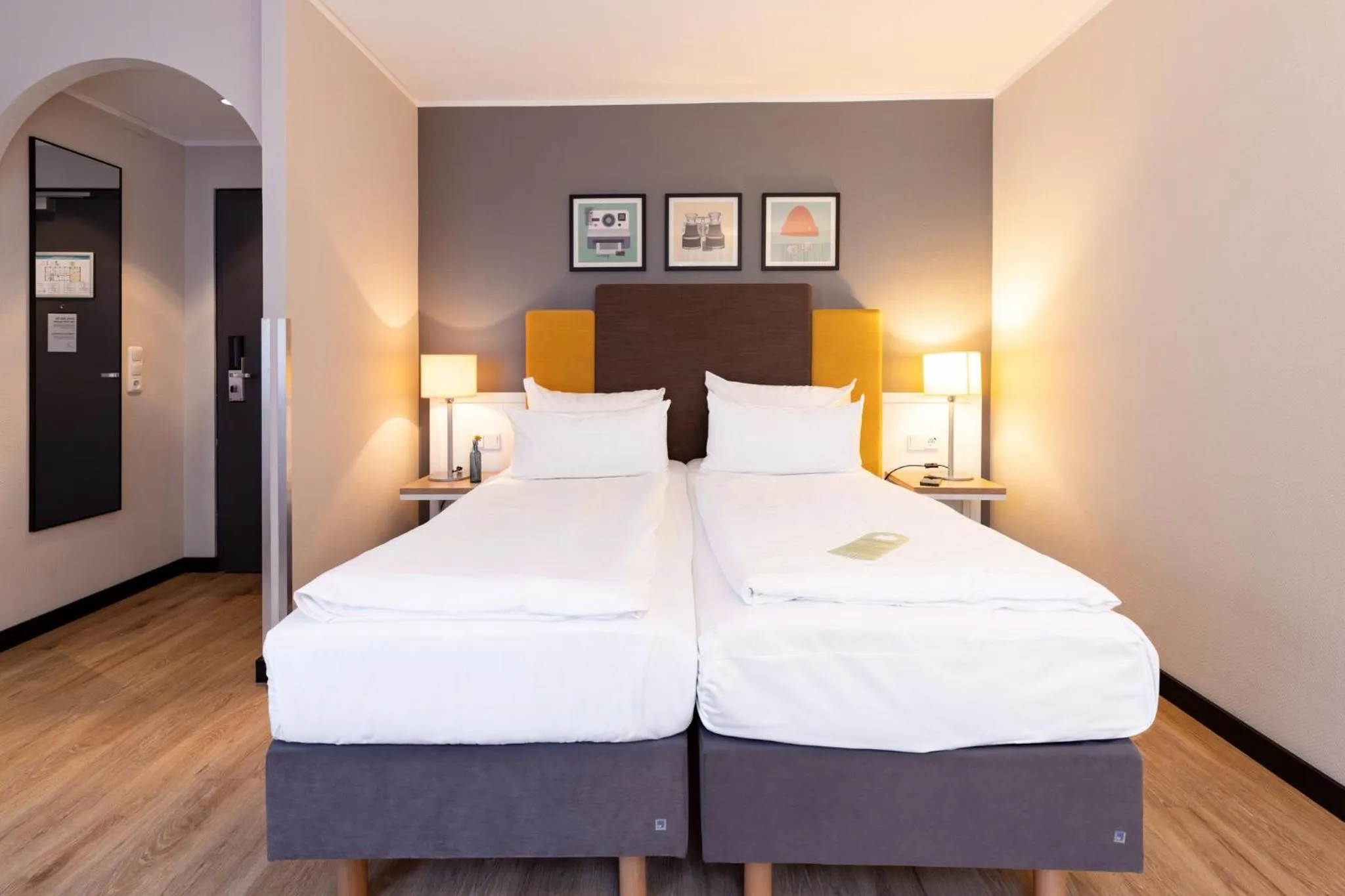 Photo of the whole room, Bed in Garner Hotel Cologne East by IHG