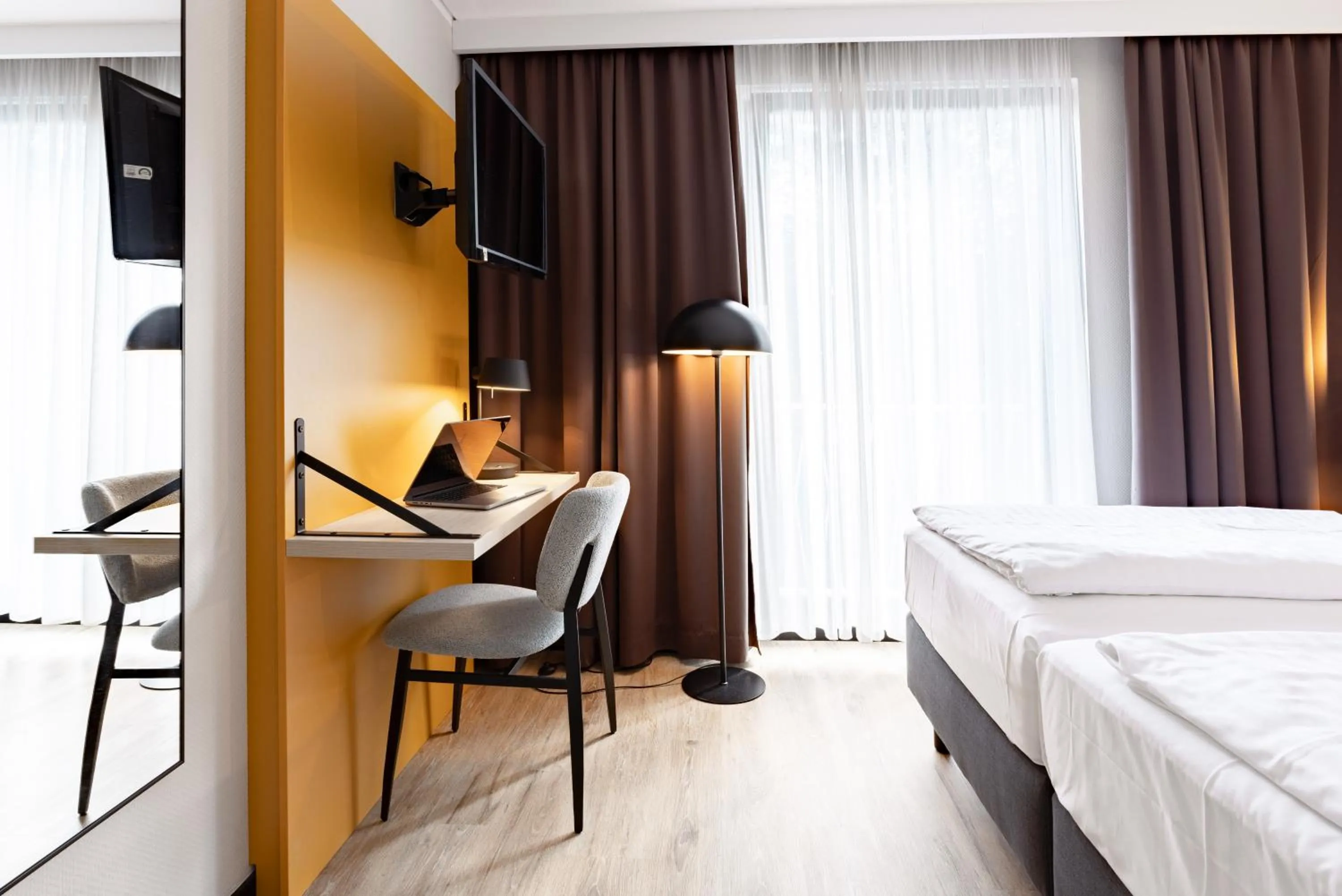 Photo of the whole room, Bed in Garner Hotel Cologne East by IHG