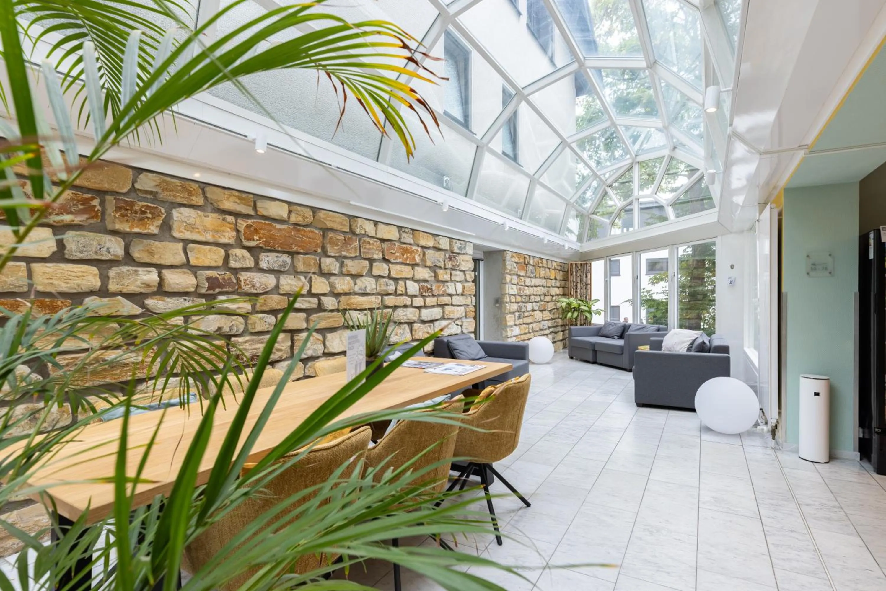 Lobby or reception in Garner Hotel Cologne East by IHG