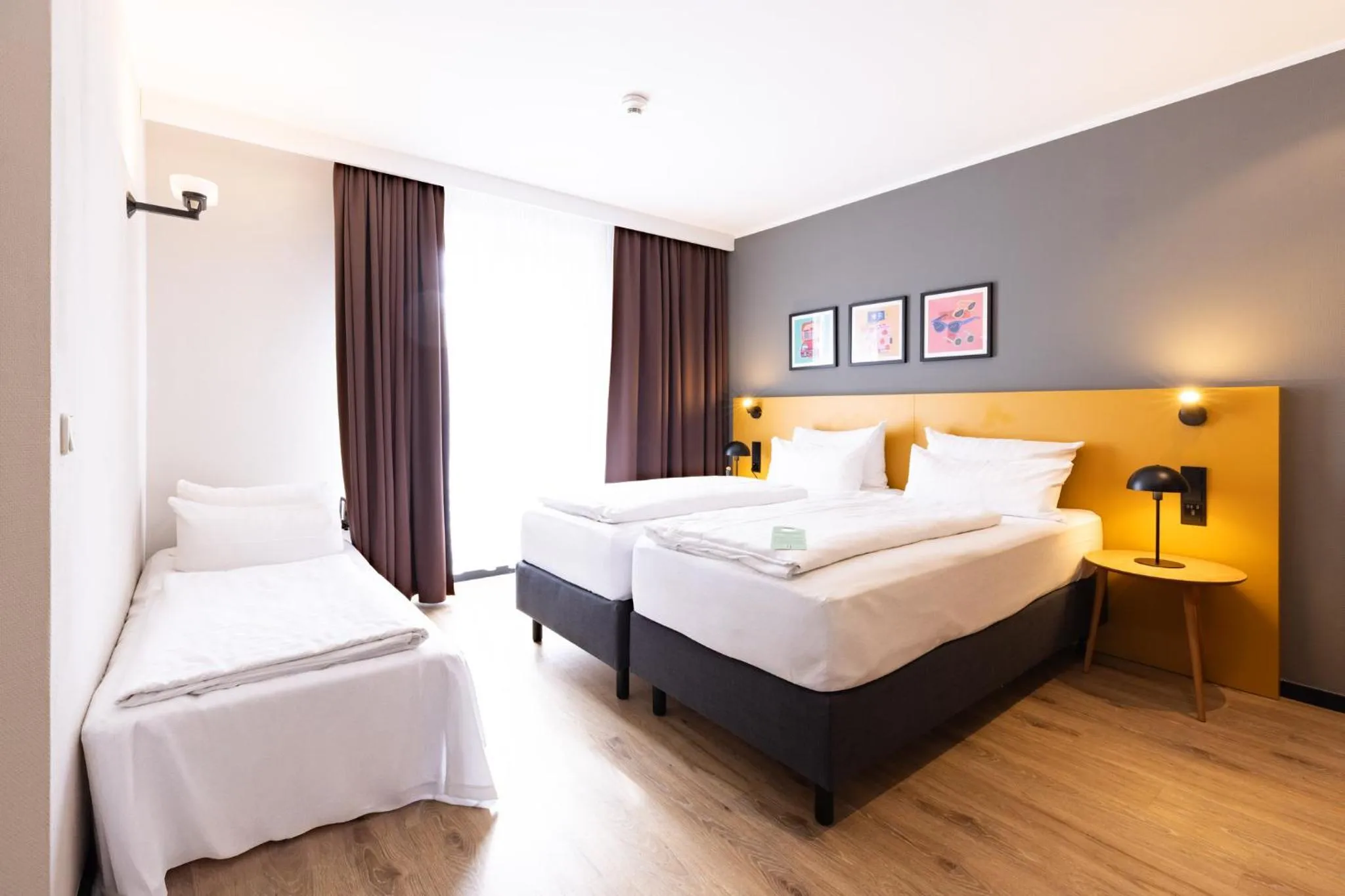 Photo of the whole room, Bed in Garner Hotel Cologne East by IHG