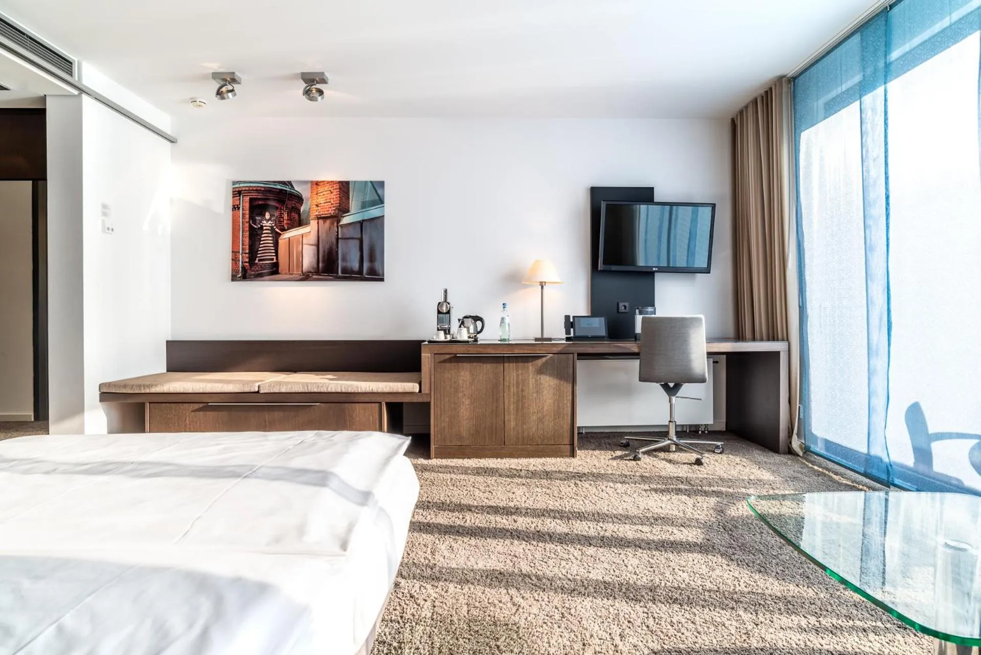 room service, Bed in Hotel Der Blaue Reiter