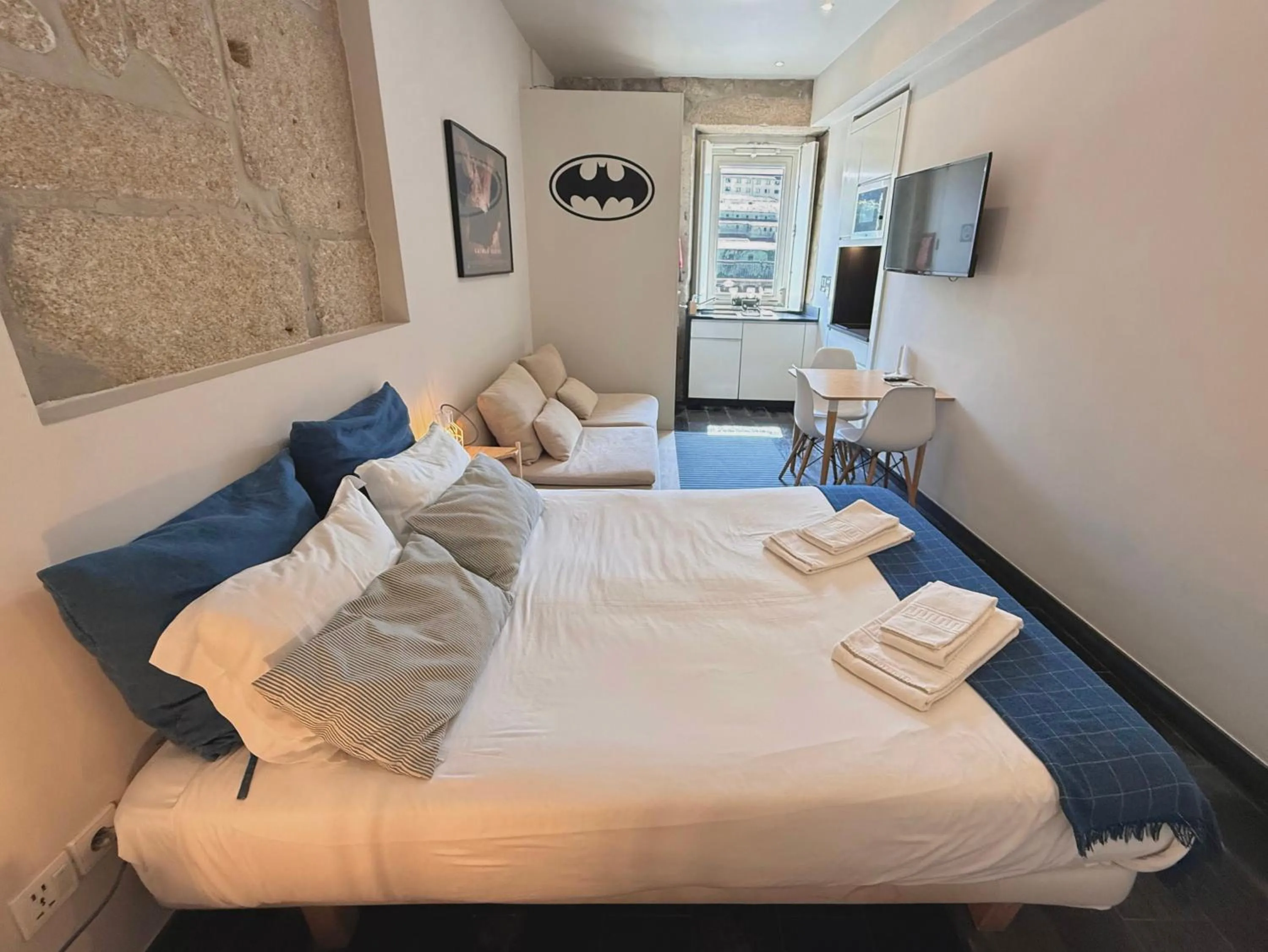 Bed in Ribeira Cinema Apartments