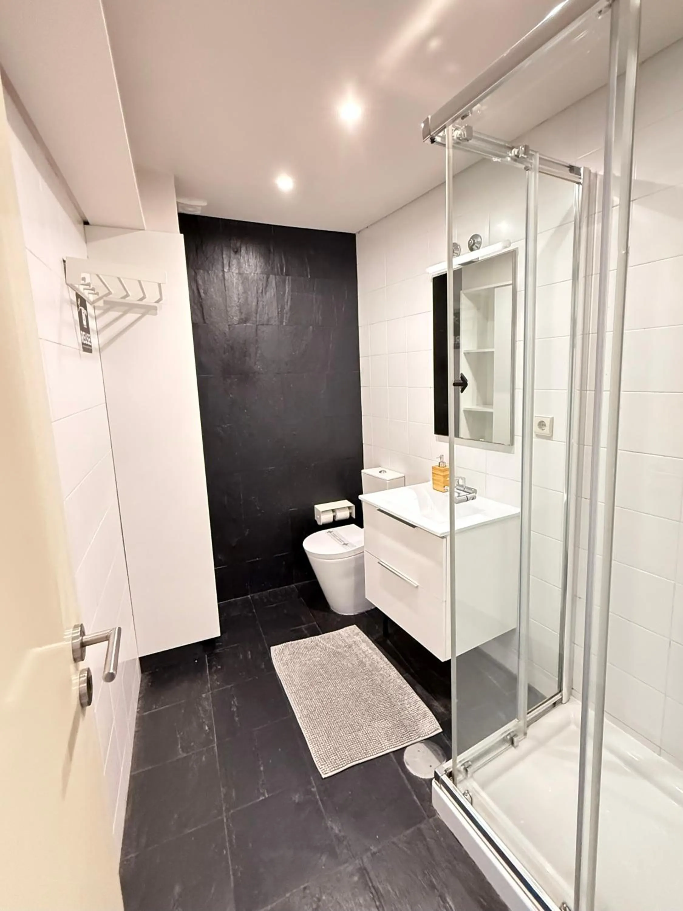 Shower in Ribeira Cinema Apartments