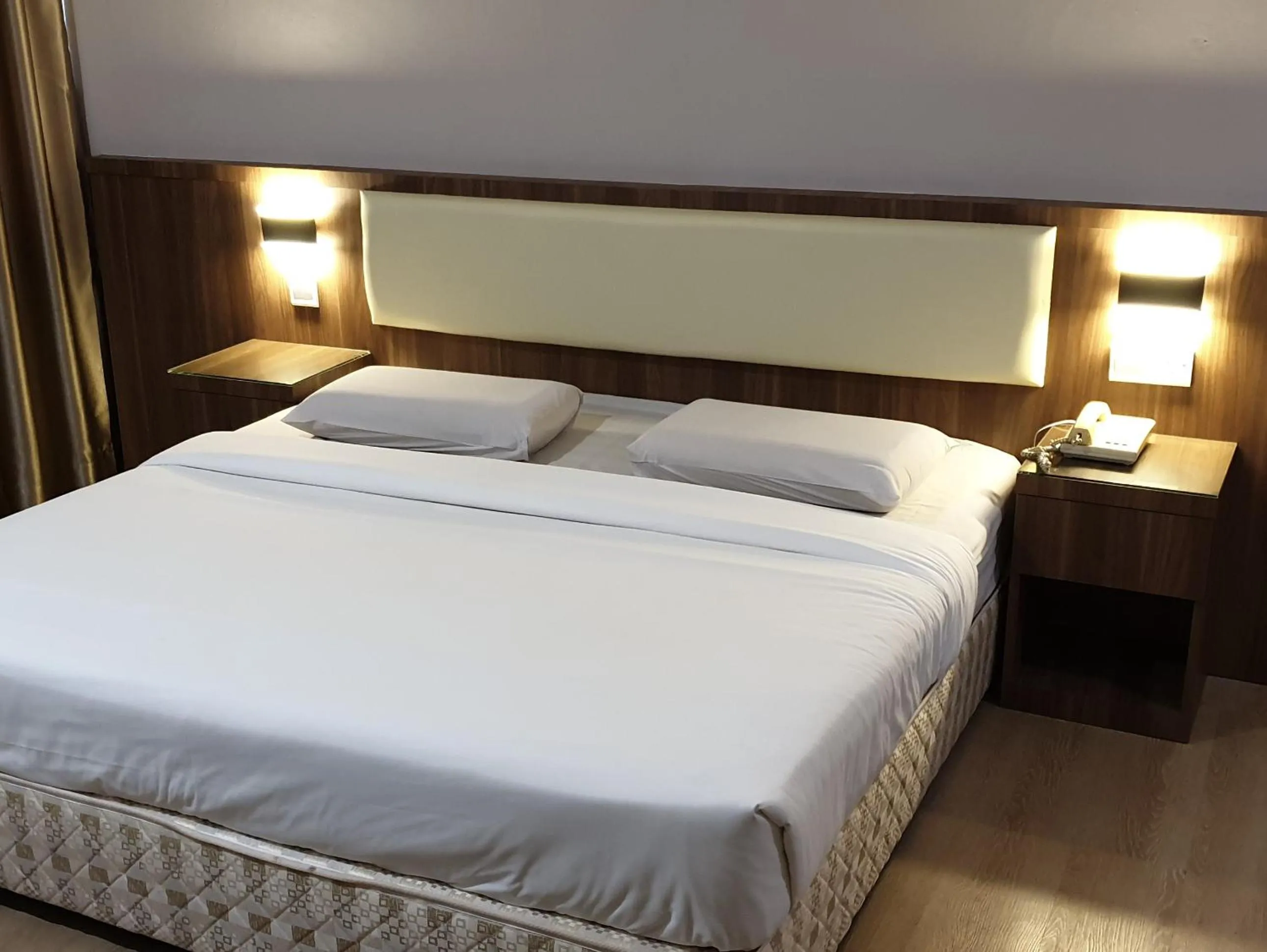 Property building, Bed in Hotel Samila