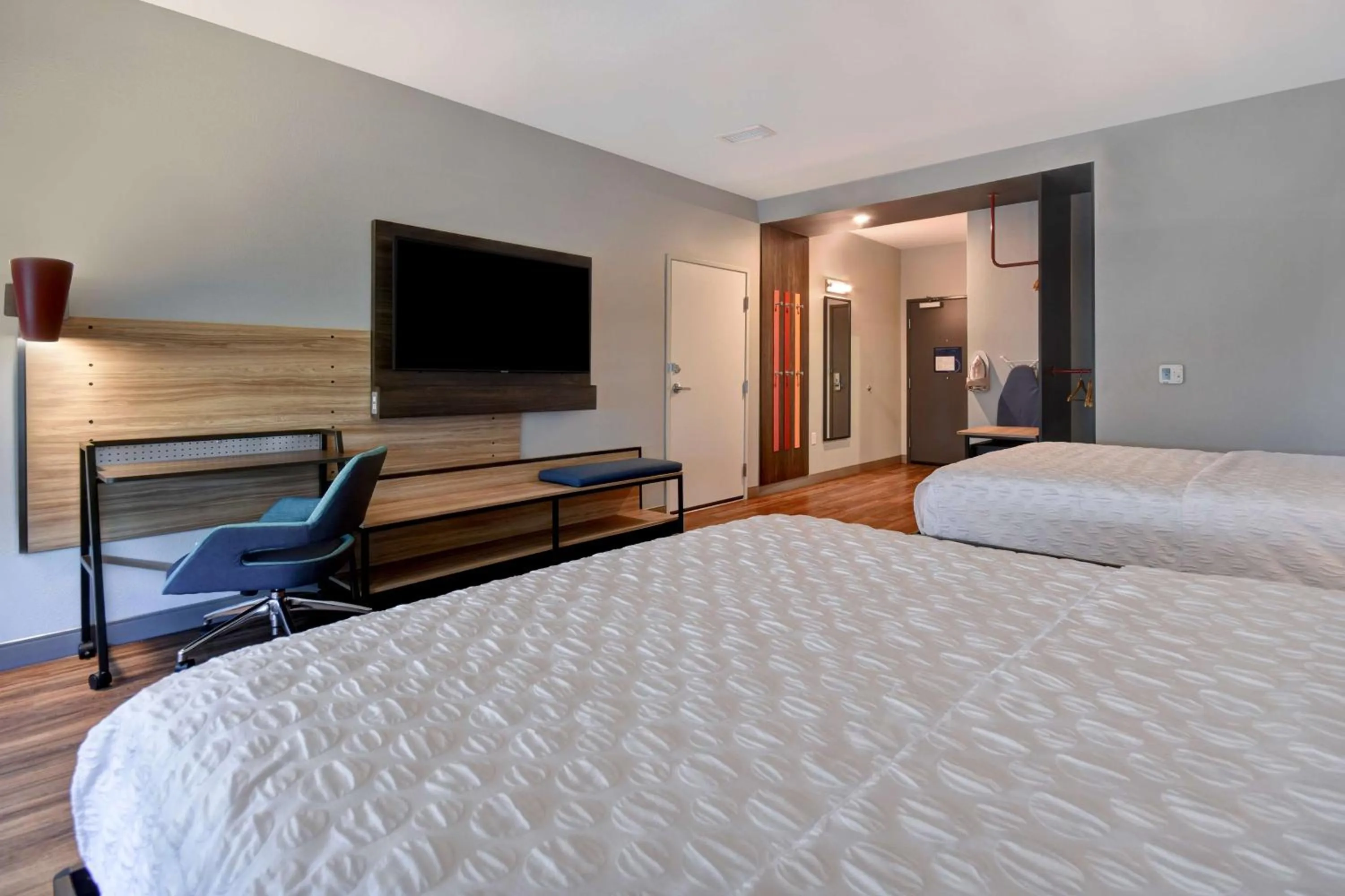 Bed in Tru By Hilton Auburn, In