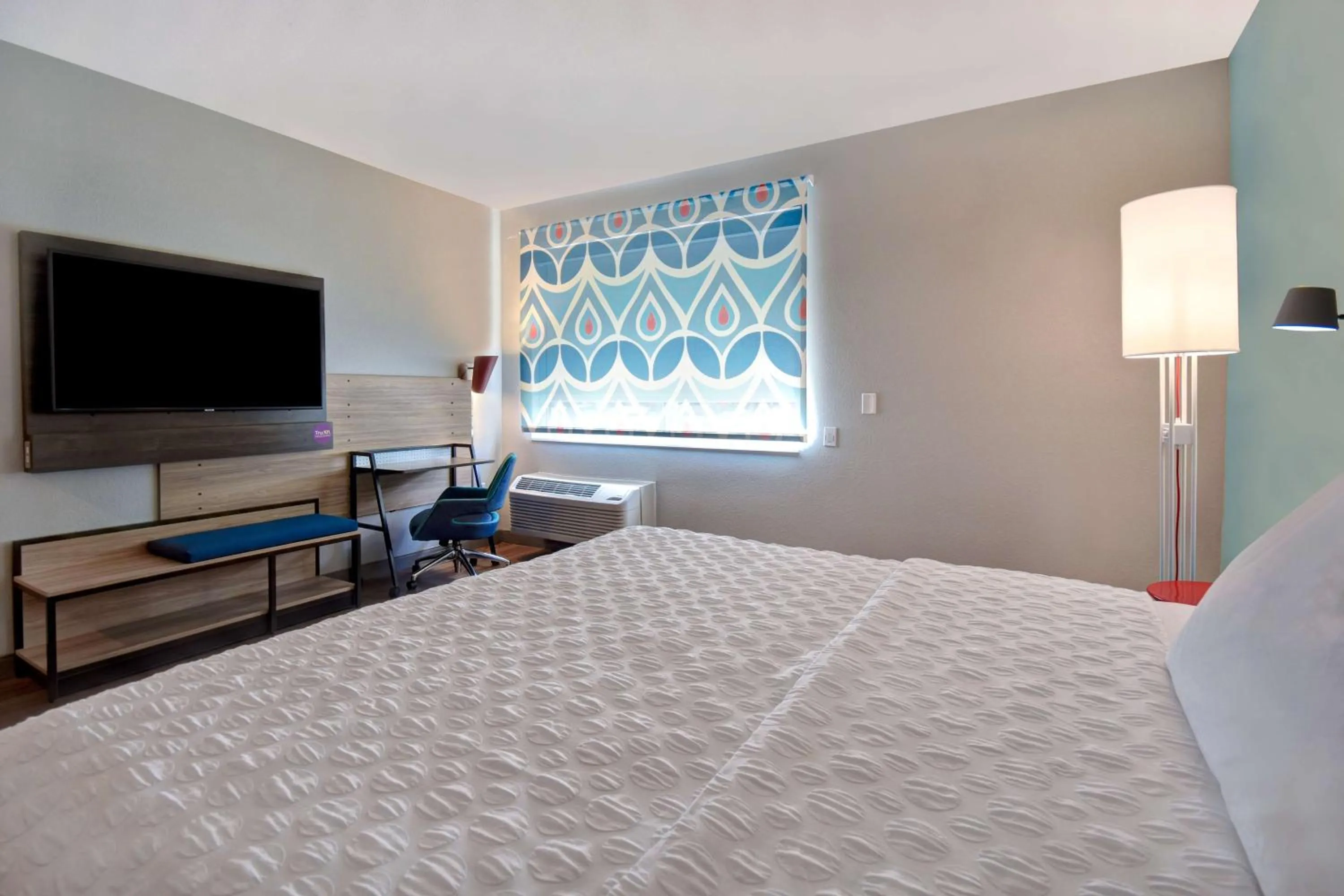 Bed in Tru By Hilton Auburn, In