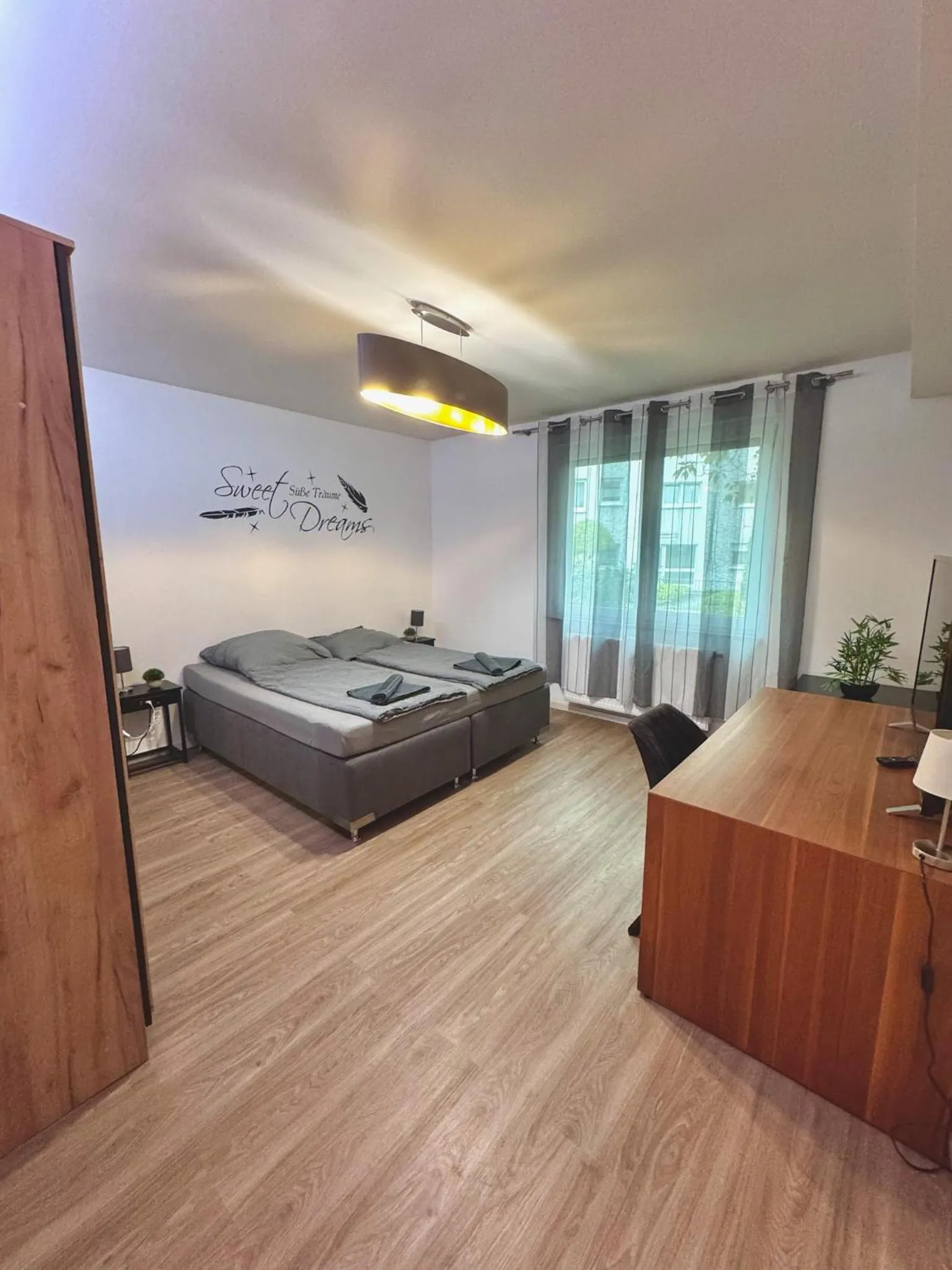 Bed in Porschenahe Wohung