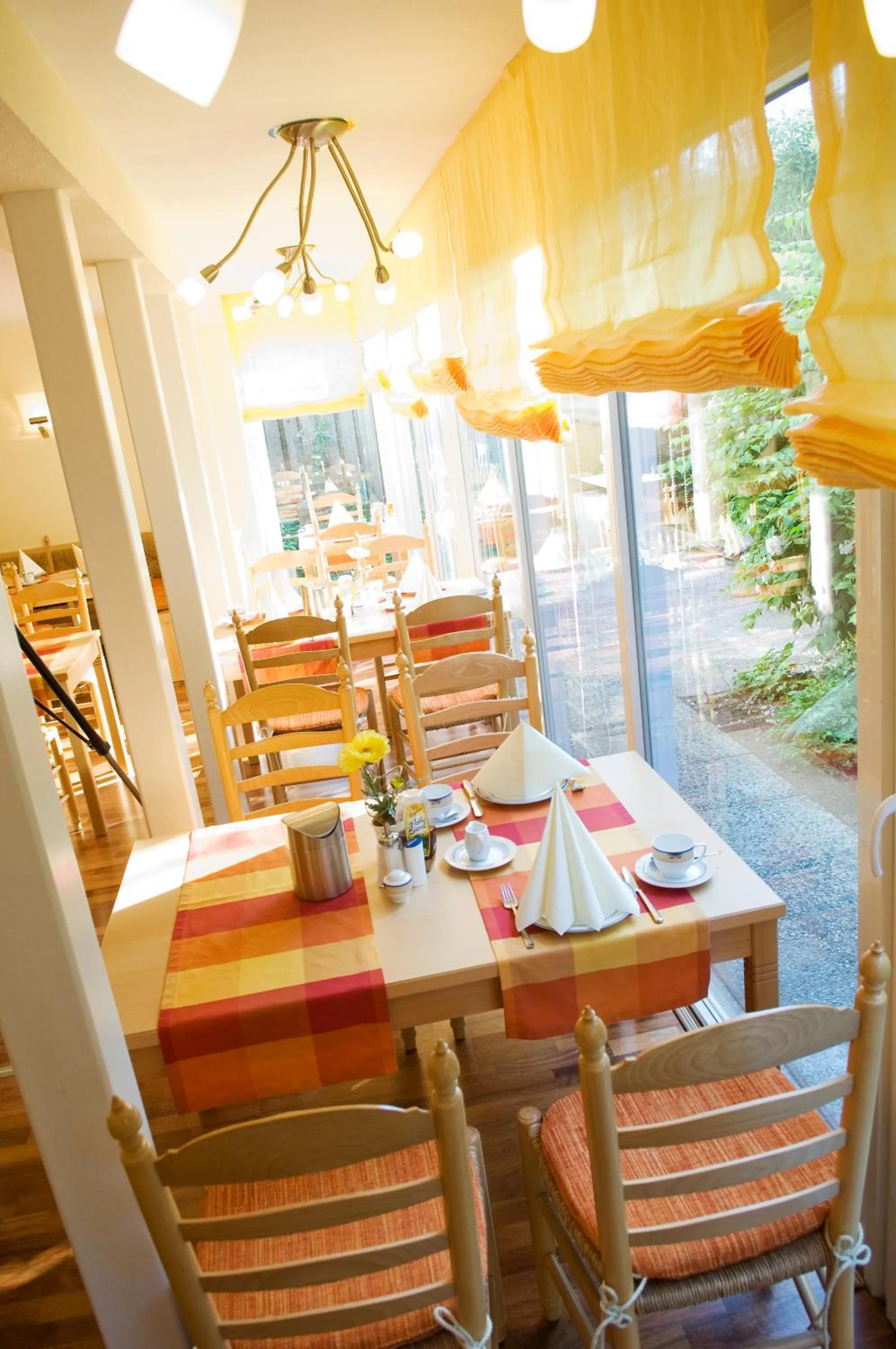 Restaurant/places to eat in Hotel Petersen