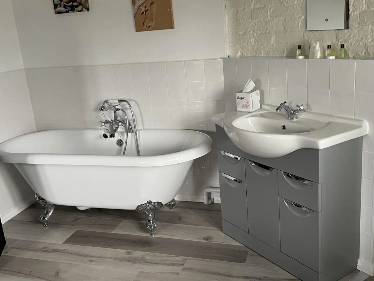 Bathroom in Playden Oasts Hotel