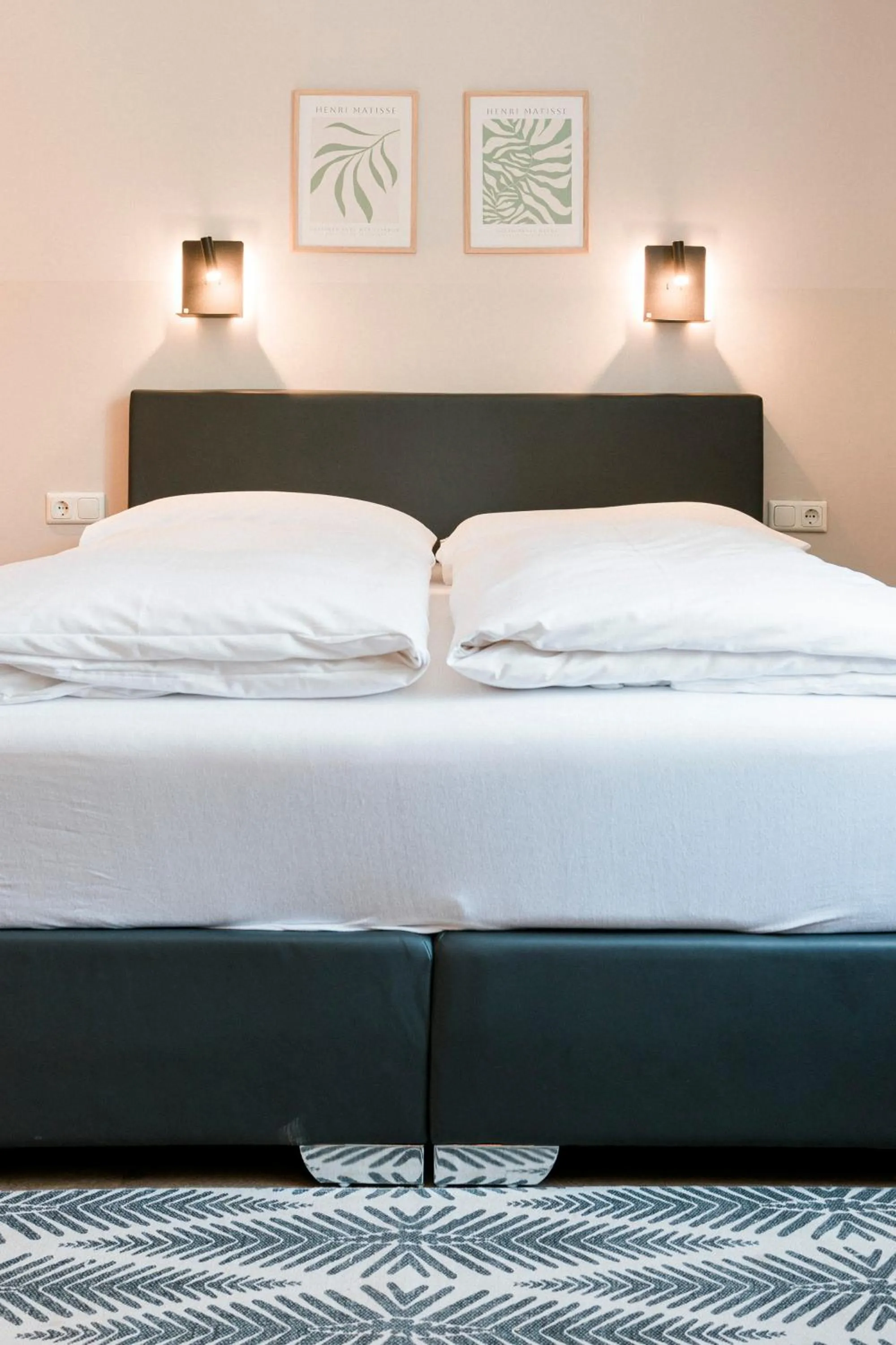 Bed in Hotel Villa Solln - free parking