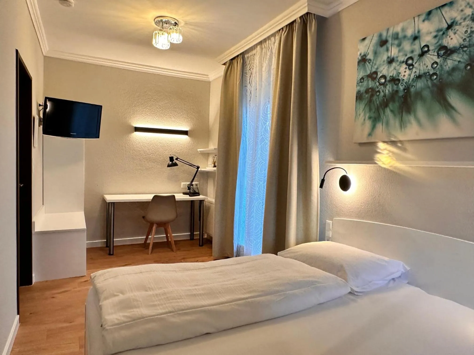 Photo of the whole room, Bed in Hotel Villa Solln - free parking