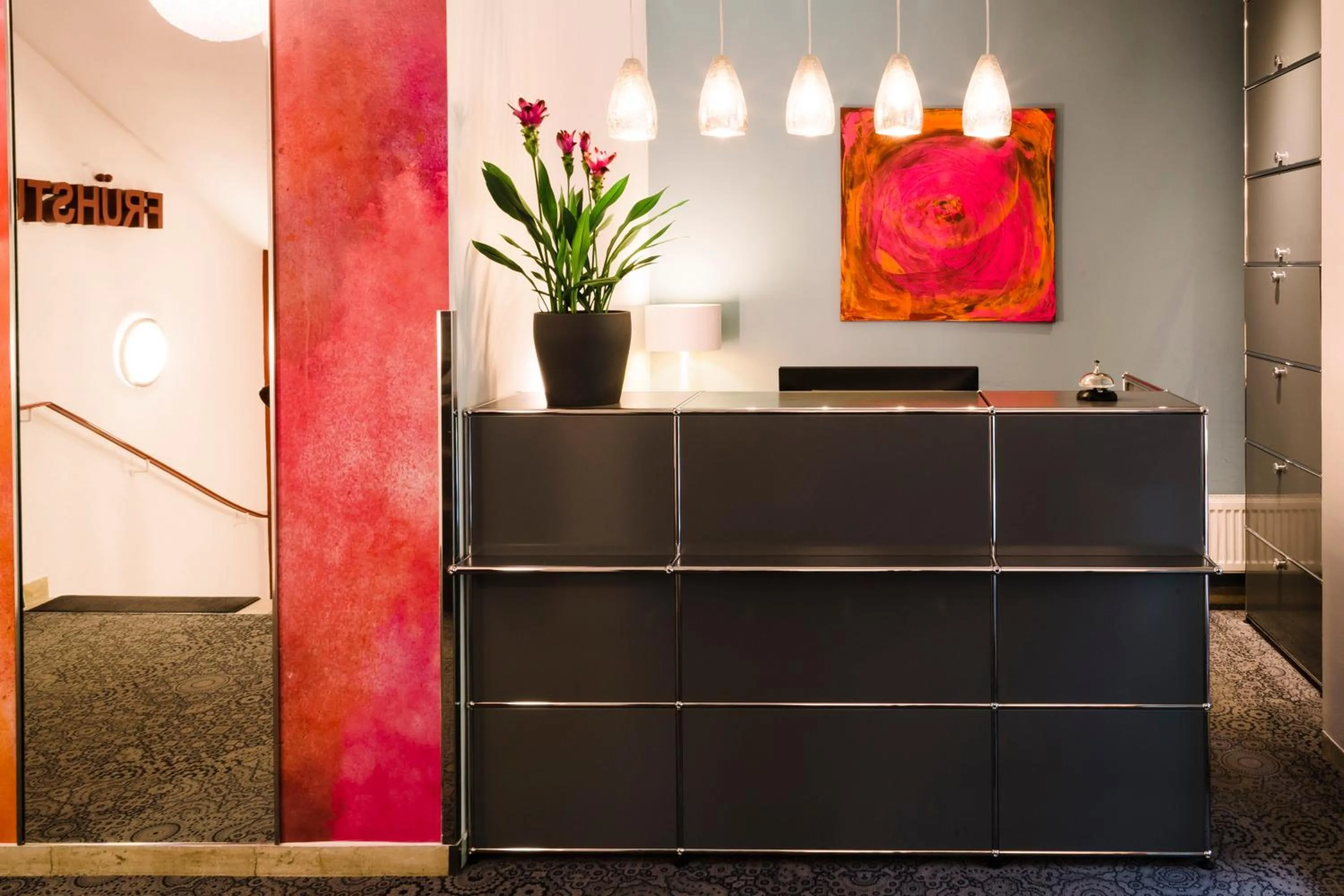 Lobby or reception in Hotel Villa Solln - free parking