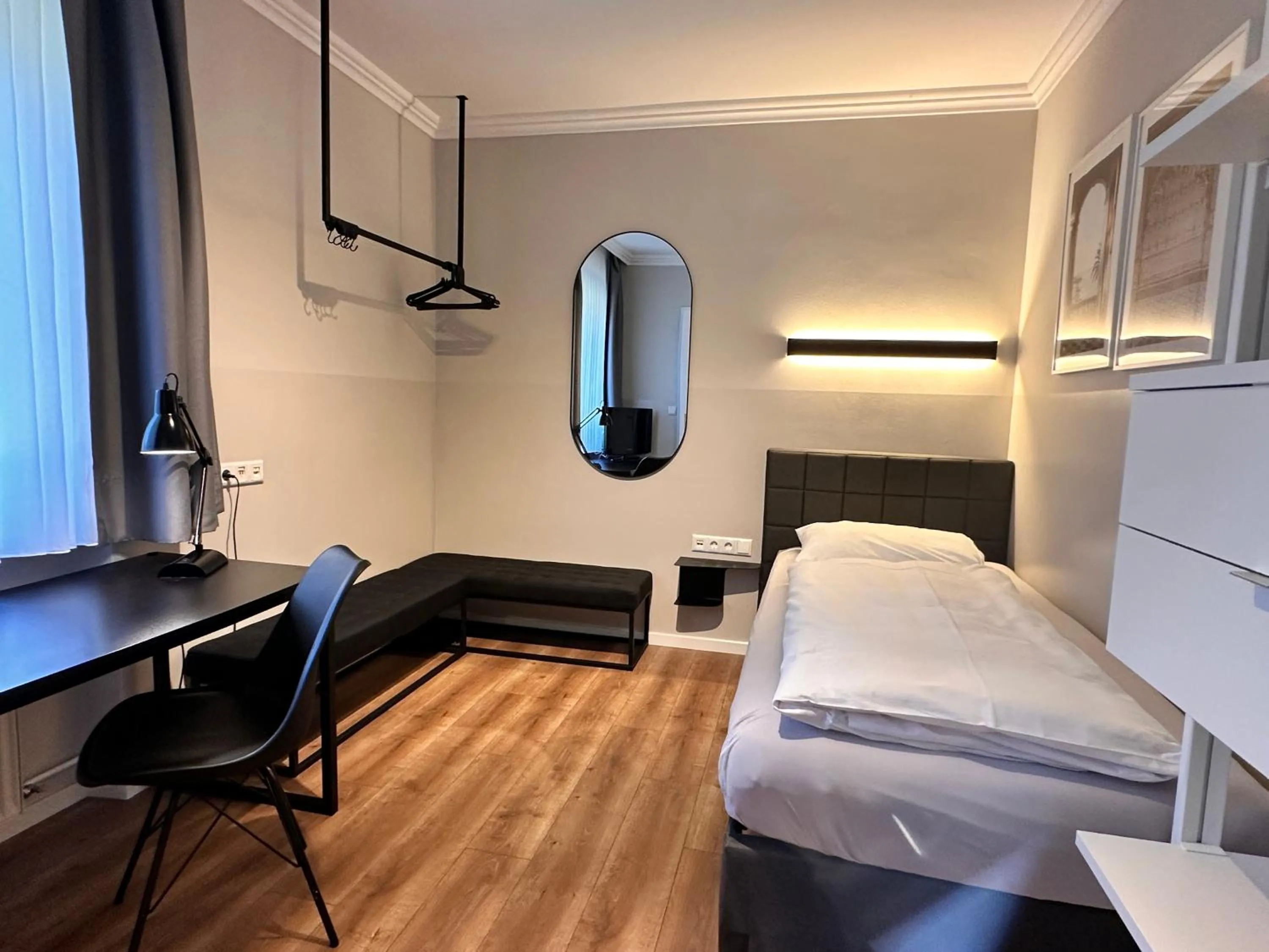 Photo of the whole room, Bed in Hotel Villa Solln - free parking