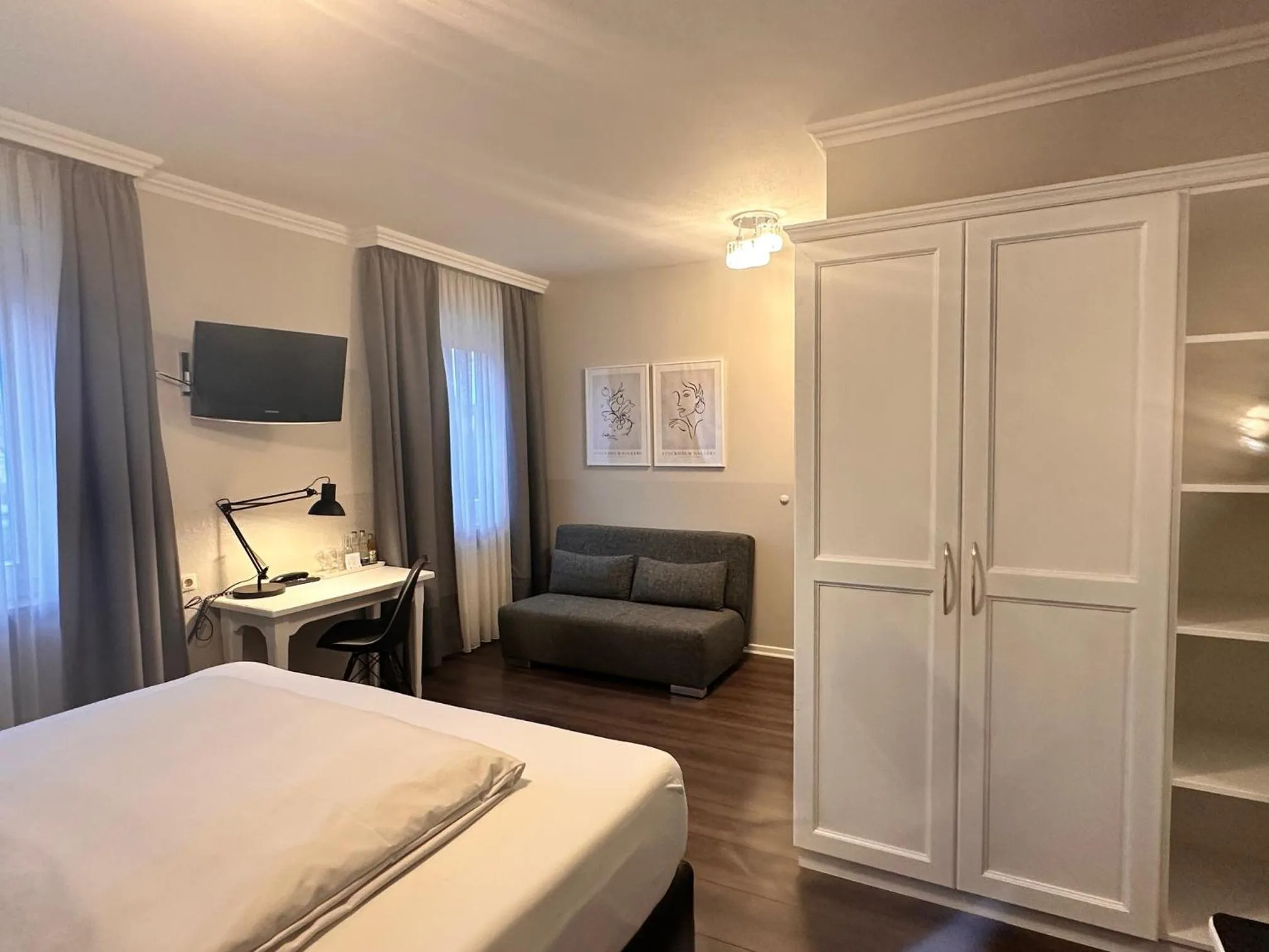 Photo of the whole room, Bed in Hotel Villa Solln - free parking