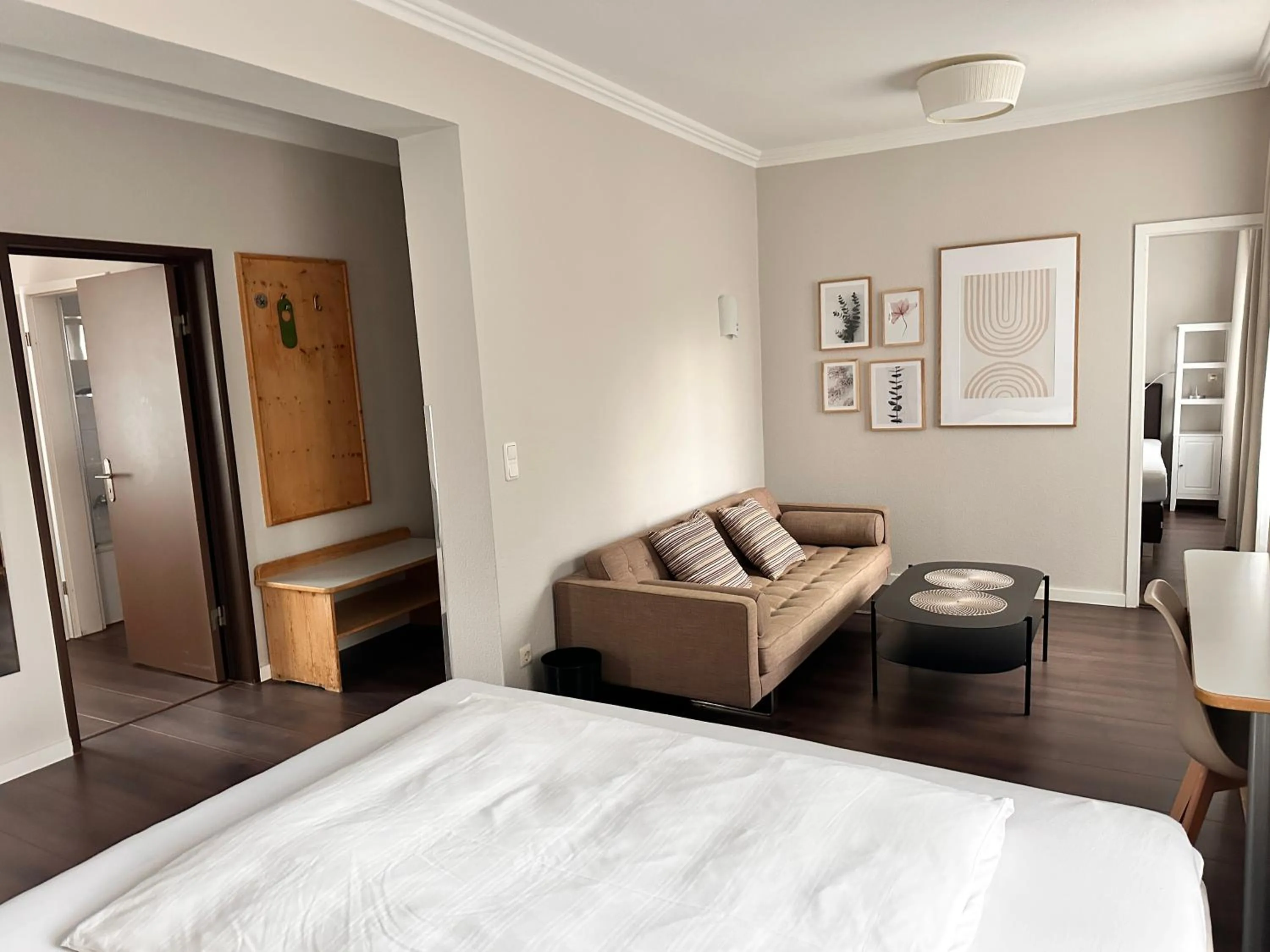 Bed in Hotel Villa Solln - free parking