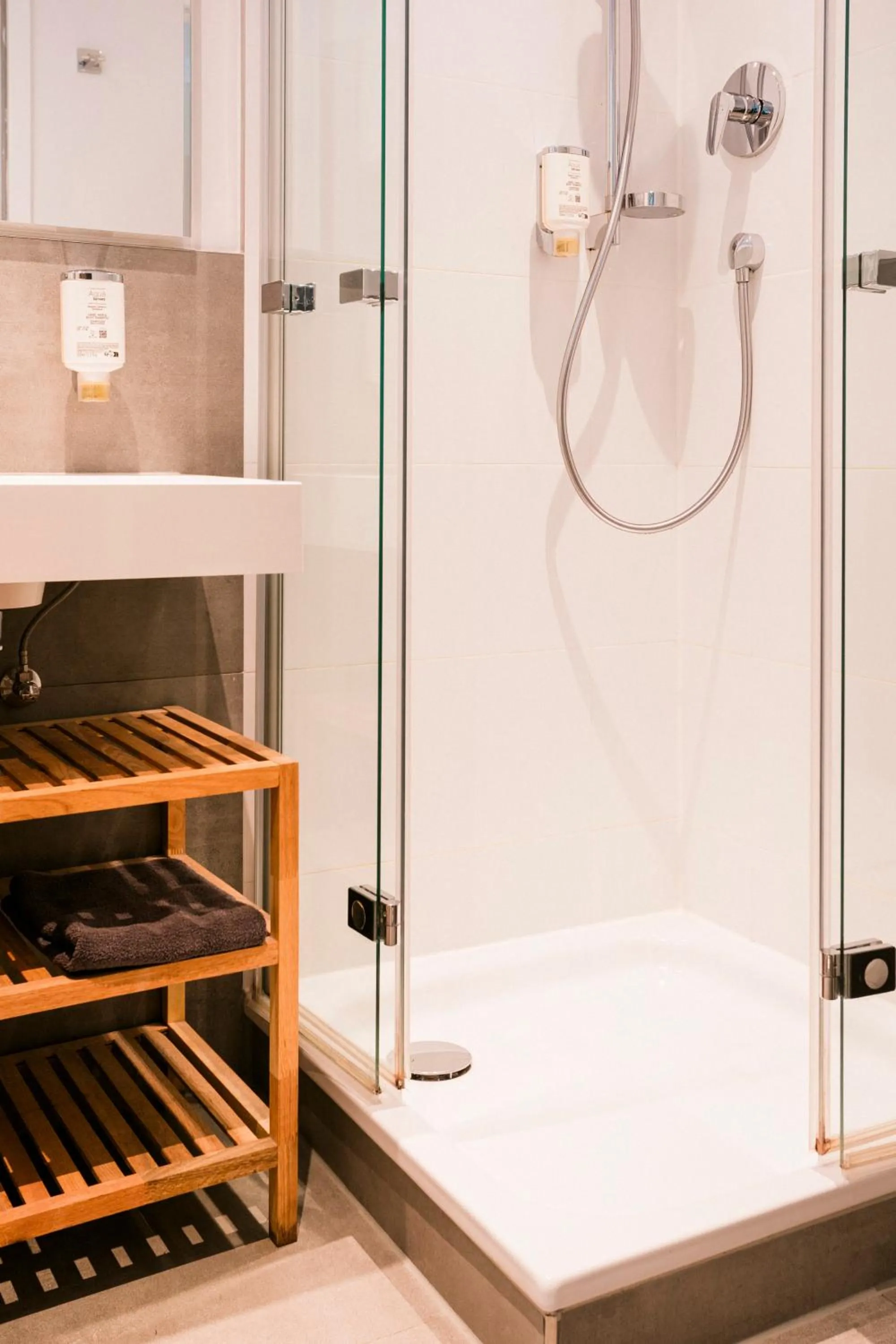 Shower in Hotel Villa Solln - free parking